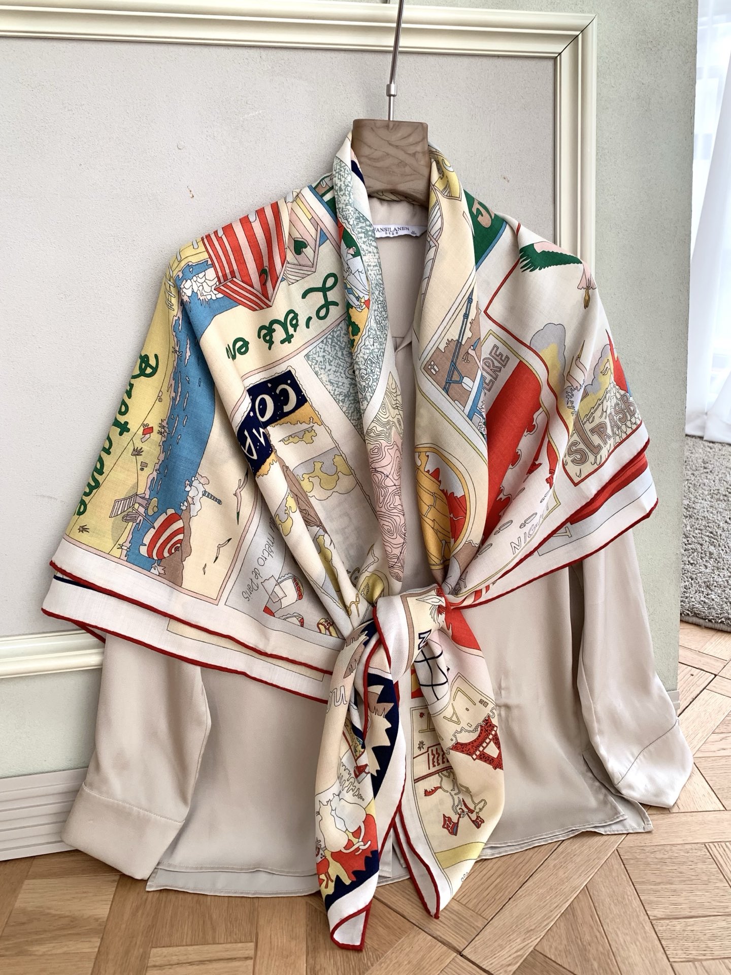 丝绒方巾 爱马仕高奢品  今年的大黑马  【H乐享天地】  上新💞双面佩戴！双面同色！手工卷边山羊绒和真丝混纺披肩 这款
