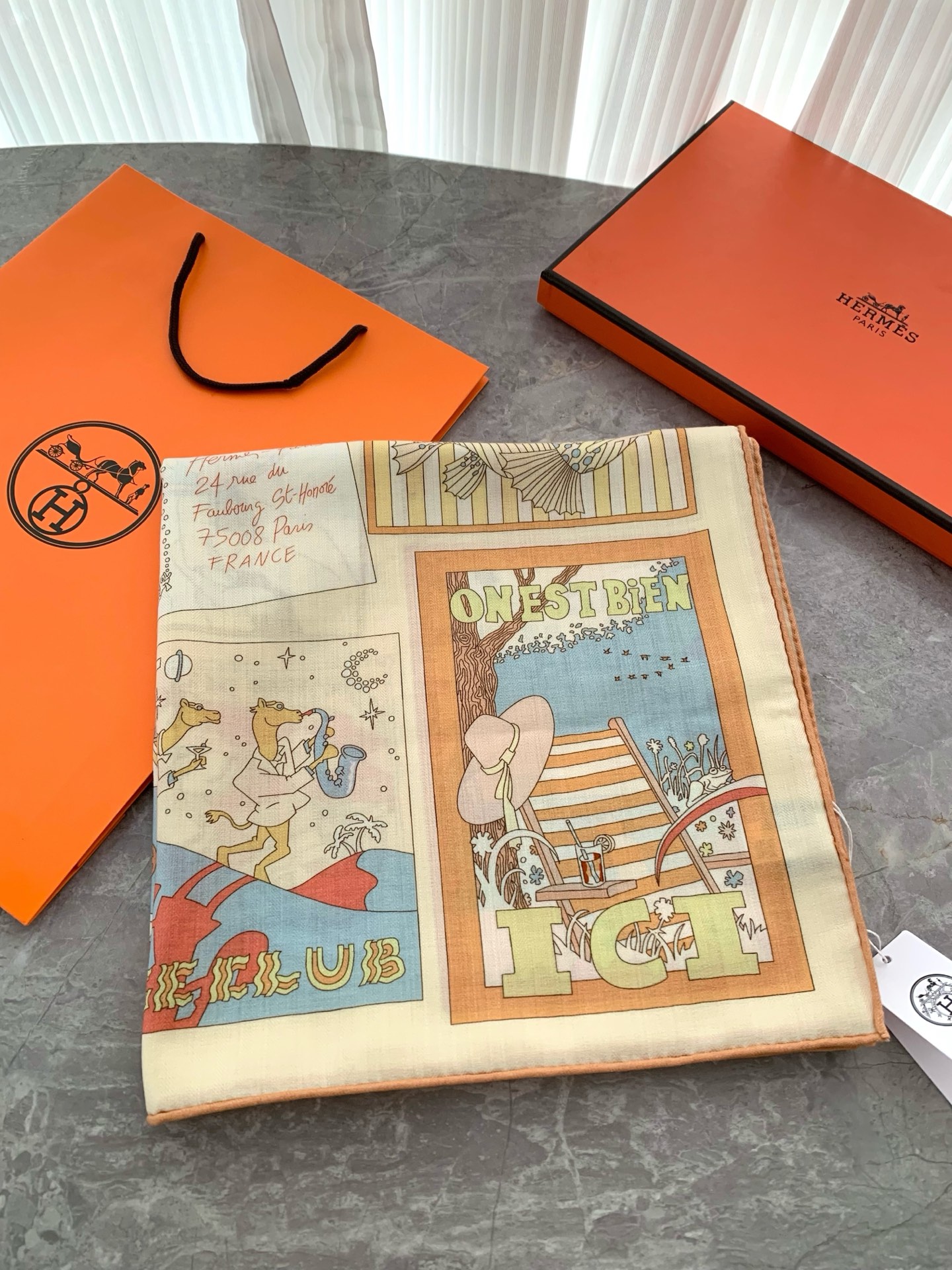 丝绒方巾 爱马仕高奢品 今年的大黑马 【H乐享天地】 上新💞双面佩戴!双面同色!手工卷边山羊绒和真丝混纺披肩 这款 丝绒方巾 爱马仕高奢品 今年的大黑马 【H乐享天地】 上新💞双面佩戴!双面同色!手工卷边山羊绒和真丝混纺披肩 这款