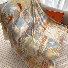 丝绒方巾 爱马仕高奢品 今年的大黑马 【H乐享天地】 上新💞双面佩戴!双面同色!手工卷边山羊绒和真丝混纺披肩 这款 丝绒方巾 爱马仕高奢品 今年的大黑马 【H乐享天地】 上新💞双面佩戴!双面同色!手工卷边山羊绒和真丝混纺披肩 这款