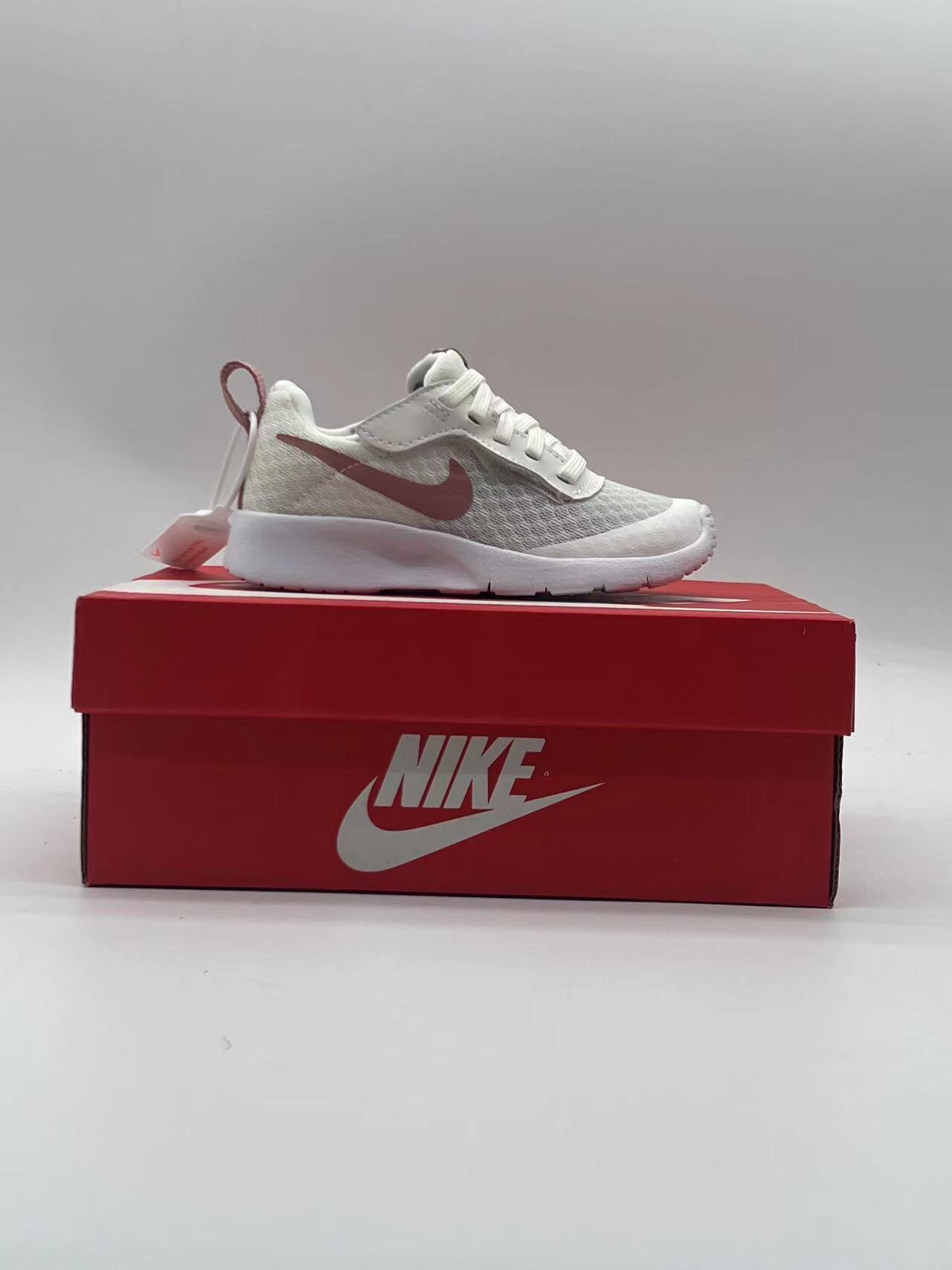 图片[2]-ＮＫ伦敦魔术贴童鞋 轻盈透气 .有颜值 有舒适度.今年的最新系列大底！！扭曲、回弹、各种动作，舒适自如.宝妈们千万不要错过这一款宝宝的好鞋子，好穿透气轻盈评价高👍现在出了童鞋也非常强烈推荐配亲子✌️-选品中心