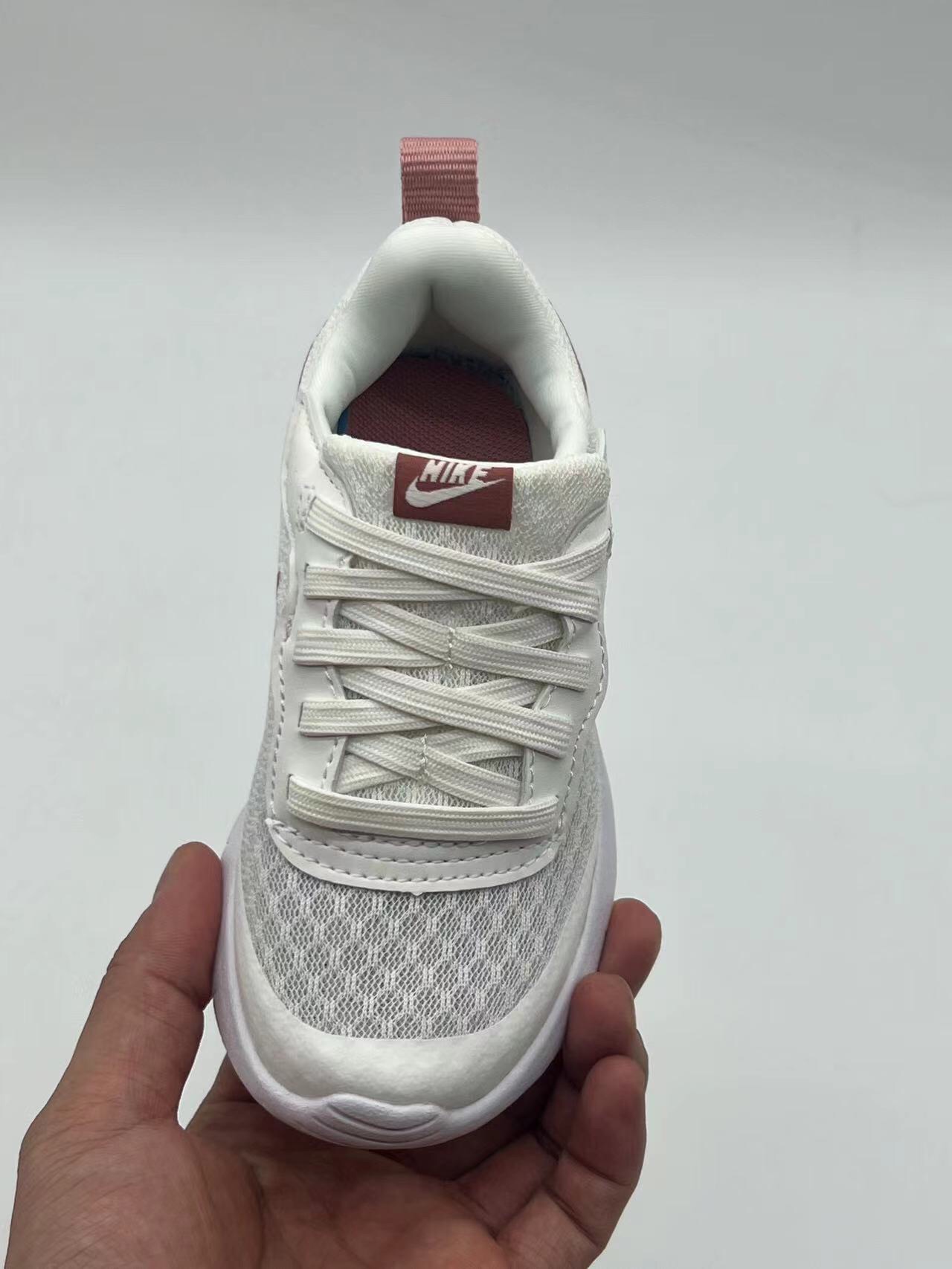 图片[8]-ＮＫ伦敦魔术贴童鞋 轻盈透气 .有颜值 有舒适度.今年的最新系列大底！！扭曲、回弹、各种动作，舒适自如.宝妈们千万不要错过这一款宝宝的好鞋子，好穿透气轻盈评价高👍现在出了童鞋也非常强烈推荐配亲子✌️-选品中心