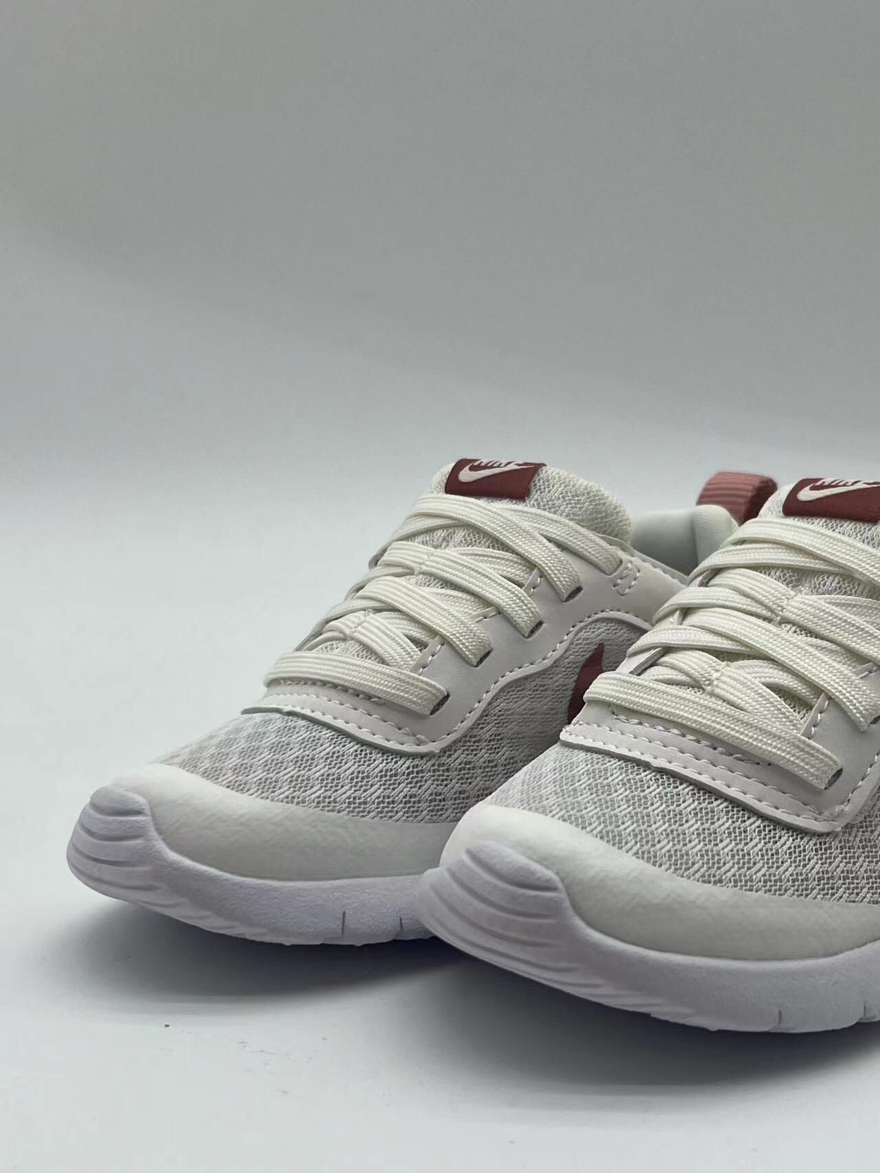 图片[6]-ＮＫ伦敦魔术贴童鞋 轻盈透气 .有颜值 有舒适度.今年的最新系列大底！！扭曲、回弹、各种动作，舒适自如.宝妈们千万不要错过这一款宝宝的好鞋子，好穿透气轻盈评价高👍现在出了童鞋也非常强烈推荐配亲子✌️-选品中心