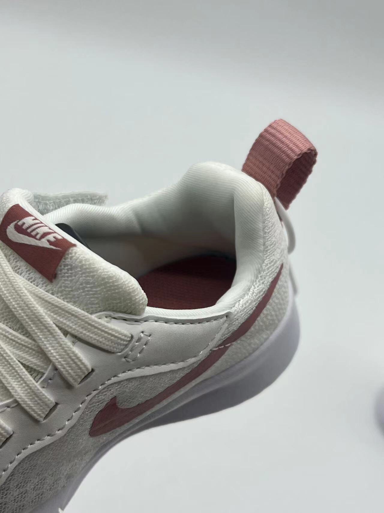 图片[7]-ＮＫ伦敦魔术贴童鞋 轻盈透气 .有颜值 有舒适度.今年的最新系列大底！！扭曲、回弹、各种动作，舒适自如.宝妈们千万不要错过这一款宝宝的好鞋子，好穿透气轻盈评价高👍现在出了童鞋也非常强烈推荐配亲子✌️-选品中心