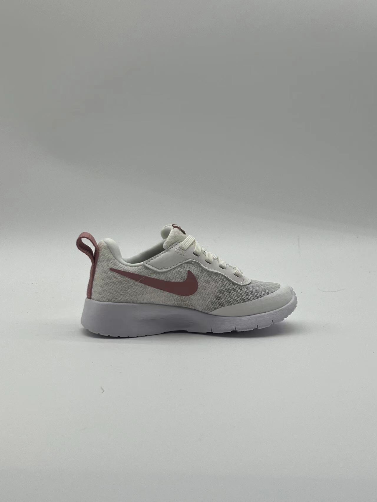 图片[4]-ＮＫ伦敦魔术贴童鞋 轻盈透气 .有颜值 有舒适度.今年的最新系列大底！！扭曲、回弹、各种动作，舒适自如.宝妈们千万不要错过这一款宝宝的好鞋子，好穿透气轻盈评价高👍现在出了童鞋也非常强烈推荐配亲子✌️-选品中心