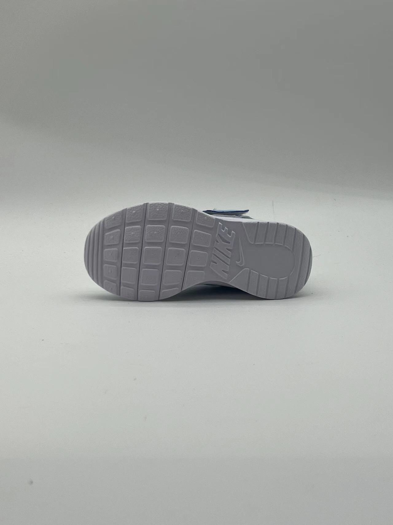 图片[9]-ＮＫ伦敦魔术贴童鞋 轻盈透气 .有颜值 有舒适度.今年的最新系列大底！！扭曲、回弹、各种动作，舒适自如.宝妈们千万不要错过这一款宝宝的好鞋子，好穿透气轻盈评价高👍现在出了童鞋也非常强烈推荐配亲子✌️95085-选品中心