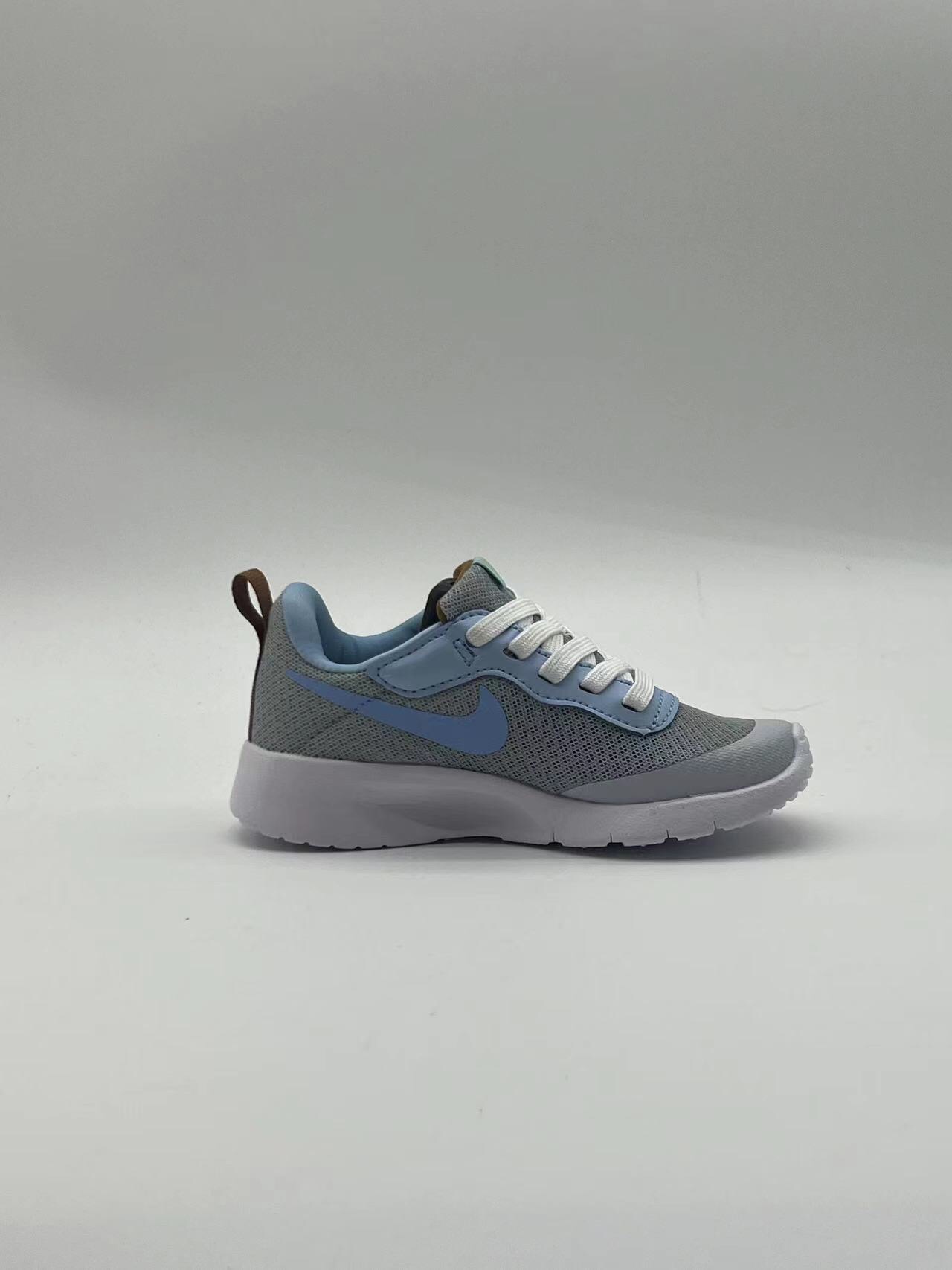 图片[4]-ＮＫ伦敦魔术贴童鞋 轻盈透气 .有颜值 有舒适度.今年的最新系列大底！！扭曲、回弹、各种动作，舒适自如.宝妈们千万不要错过这一款宝宝的好鞋子，好穿透气轻盈评价高👍现在出了童鞋也非常强烈推荐配亲子✌️95085-选品中心