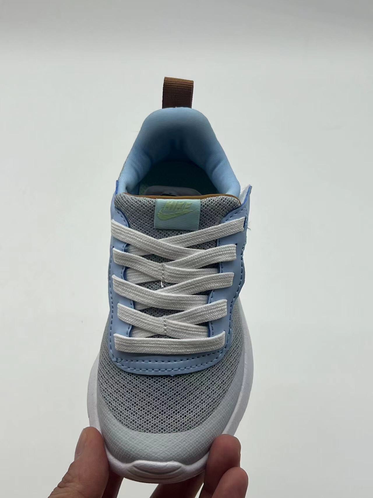 图片[8]-ＮＫ伦敦魔术贴童鞋 轻盈透气 .有颜值 有舒适度.今年的最新系列大底！！扭曲、回弹、各种动作，舒适自如.宝妈们千万不要错过这一款宝宝的好鞋子，好穿透气轻盈评价高👍现在出了童鞋也非常强烈推荐配亲子✌️95085-选品中心