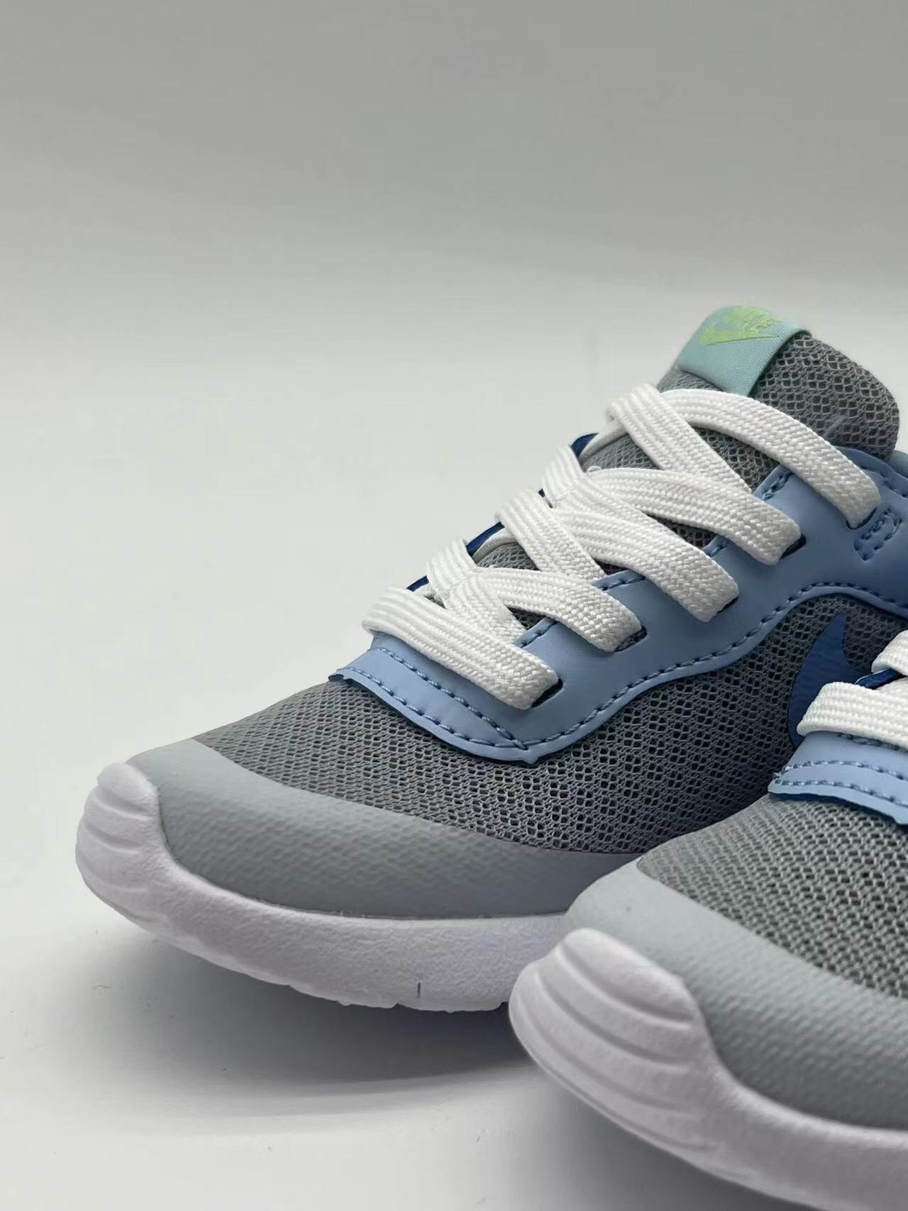 图片[6]-ＮＫ伦敦魔术贴童鞋 轻盈透气 .有颜值 有舒适度.今年的最新系列大底！！扭曲、回弹、各种动作，舒适自如.宝妈们千万不要错过这一款宝宝的好鞋子，好穿透气轻盈评价高👍现在出了童鞋也非常强烈推荐配亲子✌️95085-选品中心