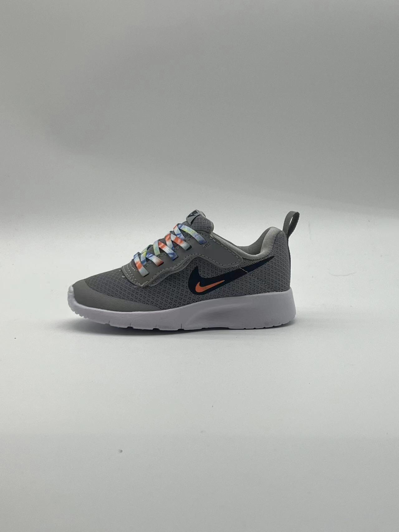 图片[3]-ＮＫ伦敦魔术贴童鞋 轻盈透气 .有颜值 有舒适度.今年的最新系列大底！！扭曲、回弹、各种动作，舒适自如.宝妈们千万不要错过这一款宝宝的好鞋子，好穿透气轻盈评价高👍现在出了童鞋也非常强烈推荐配亲子✌️95085-选品中心