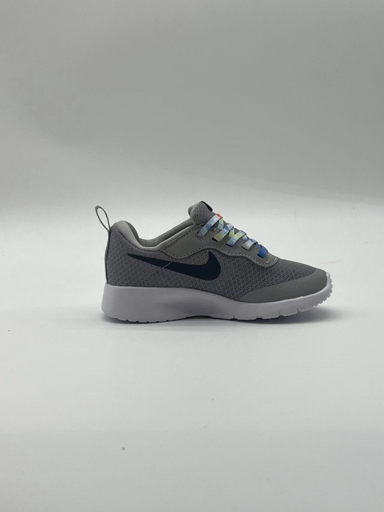 图片[4]-ＮＫ伦敦魔术贴童鞋 轻盈透气 .有颜值 有舒适度.今年的最新系列大底！！扭曲、回弹、各种动作，舒适自如.宝妈们千万不要错过这一款宝宝的好鞋子，好穿透气轻盈评价高👍现在出了童鞋也非常强烈推荐配亲子✌️95085-选品中心