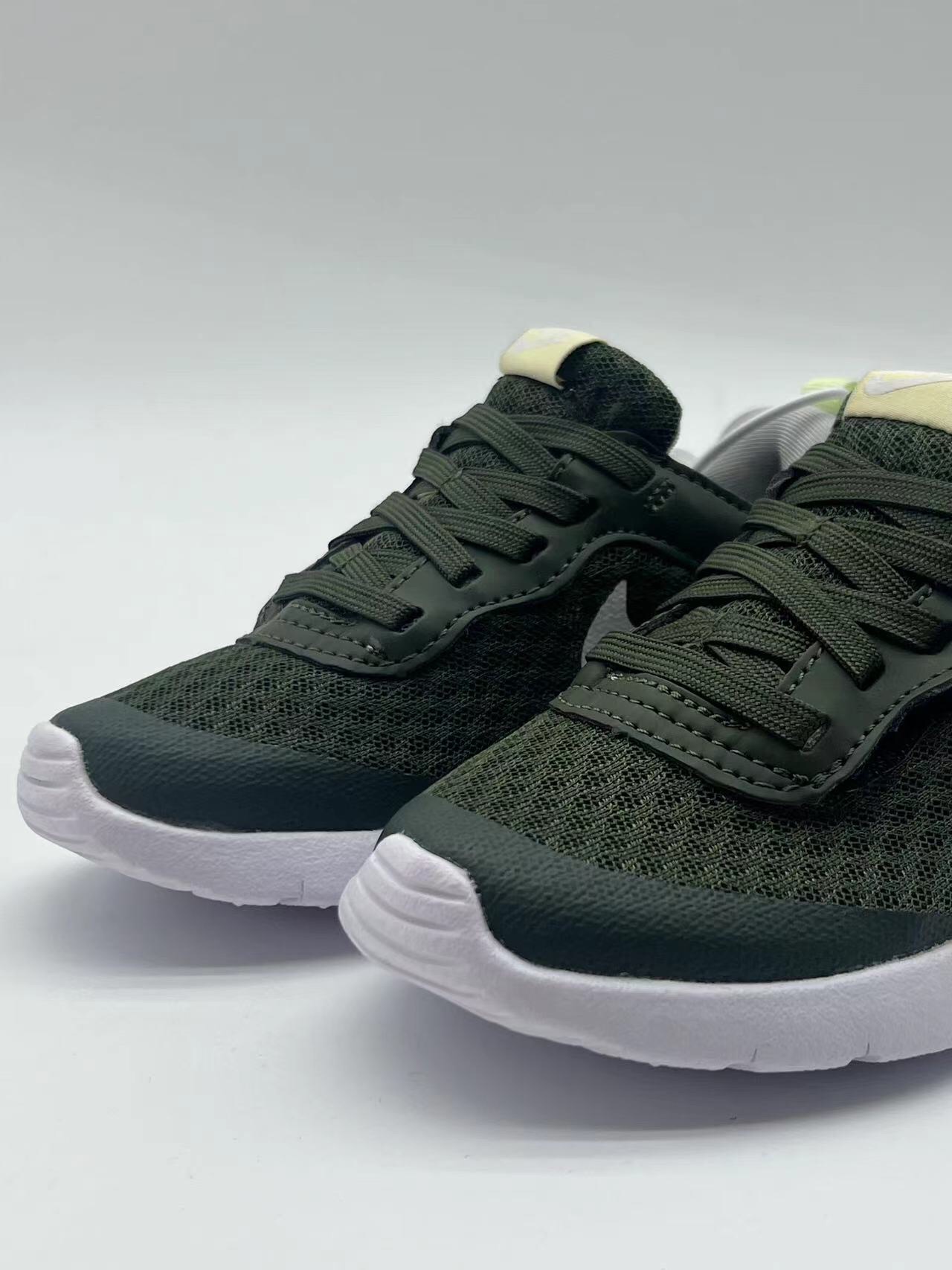 图片[6]-ＮＫ伦敦魔术贴童鞋 轻盈透气 .有颜值 有舒适度.今年的最新系列大底！！扭曲、回弹、各种动作，舒适自如.宝妈们千万不要错过这一款宝宝的好鞋子，好穿透气轻盈评价高👍现在出了童鞋也非常强烈推荐配亲子✌️95085-选品中心