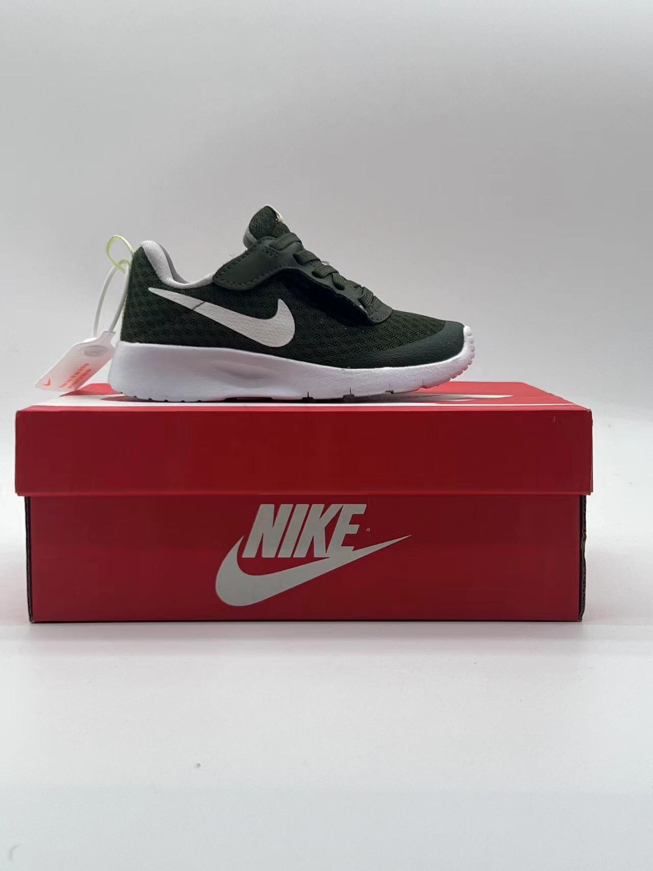 图片[2]-ＮＫ伦敦魔术贴童鞋 轻盈透气 .有颜值 有舒适度.今年的最新系列大底！！扭曲、回弹、各种动作，舒适自如.宝妈们千万不要错过这一款宝宝的好鞋子，好穿透气轻盈评价高👍现在出了童鞋也非常强烈推荐配亲子✌️95085-选品中心