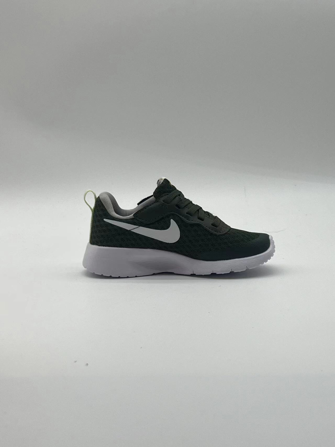 图片[4]-ＮＫ伦敦魔术贴童鞋 轻盈透气 .有颜值 有舒适度.今年的最新系列大底！！扭曲、回弹、各种动作，舒适自如.宝妈们千万不要错过这一款宝宝的好鞋子，好穿透气轻盈评价高👍现在出了童鞋也非常强烈推荐配亲子✌️95085-选品中心