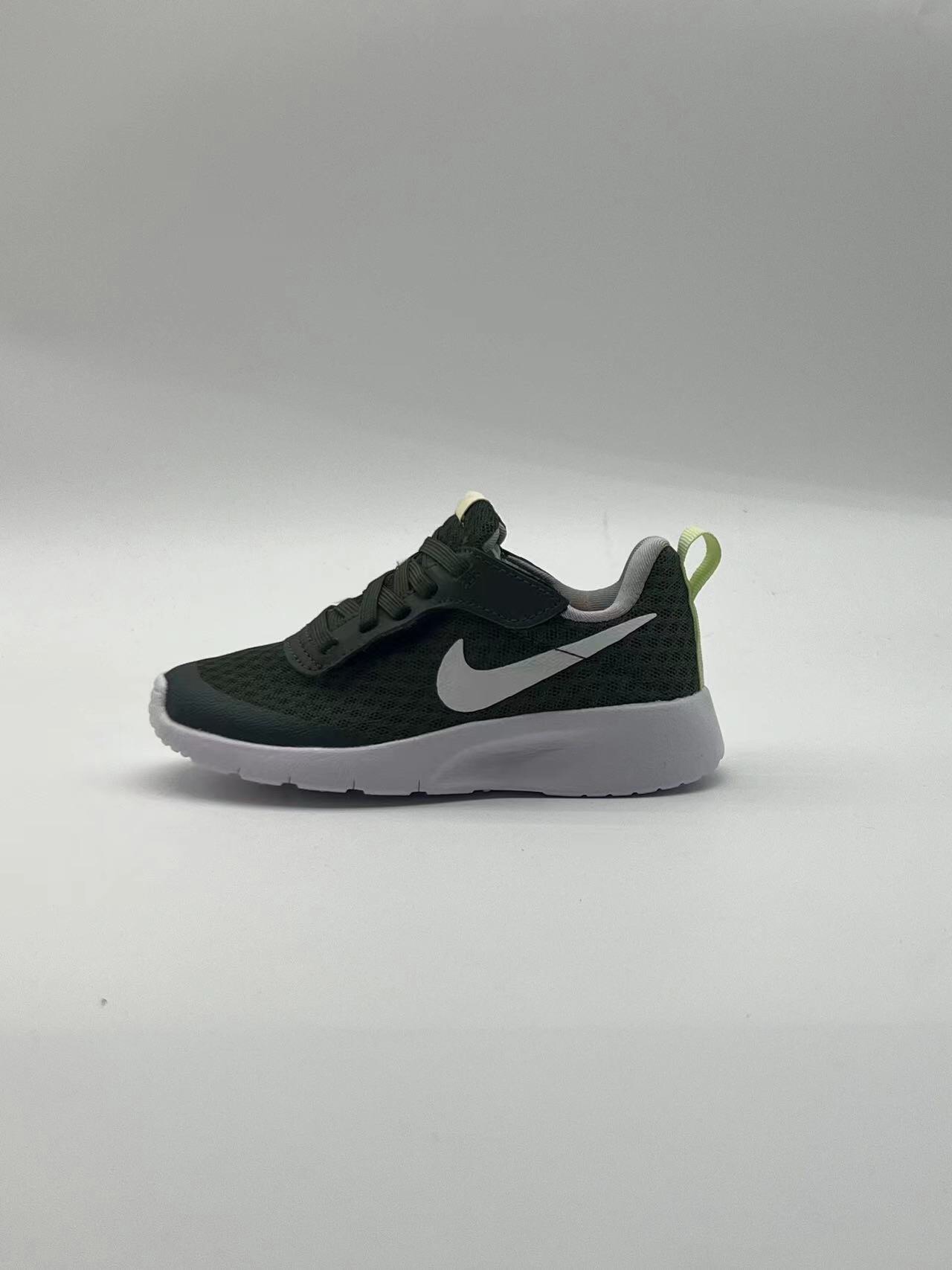 图片[3]-ＮＫ伦敦魔术贴童鞋 轻盈透气 .有颜值 有舒适度.今年的最新系列大底！！扭曲、回弹、各种动作，舒适自如.宝妈们千万不要错过这一款宝宝的好鞋子，好穿透气轻盈评价高👍现在出了童鞋也非常强烈推荐配亲子✌️95085-选品中心