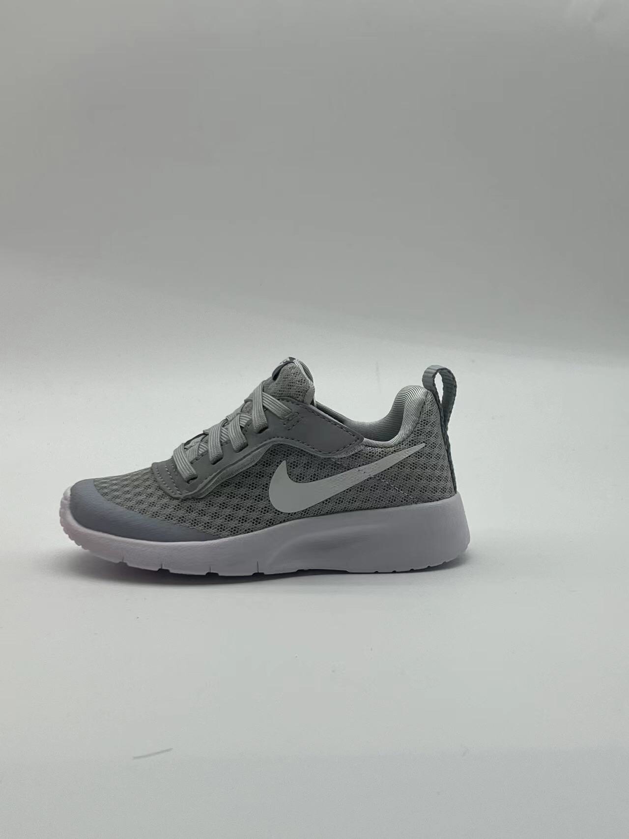 图片[3]-ＮＫ伦敦魔术贴童鞋 轻盈透气 .有颜值 有舒适度.今年的最新系列大底！！扭曲、回弹、各种动作，舒适自如.宝妈们千万不要错过这一款宝宝的好鞋子，好穿透气轻盈评价高👍现在出了童鞋也非常强烈推荐配亲子✌️95085-选品中心