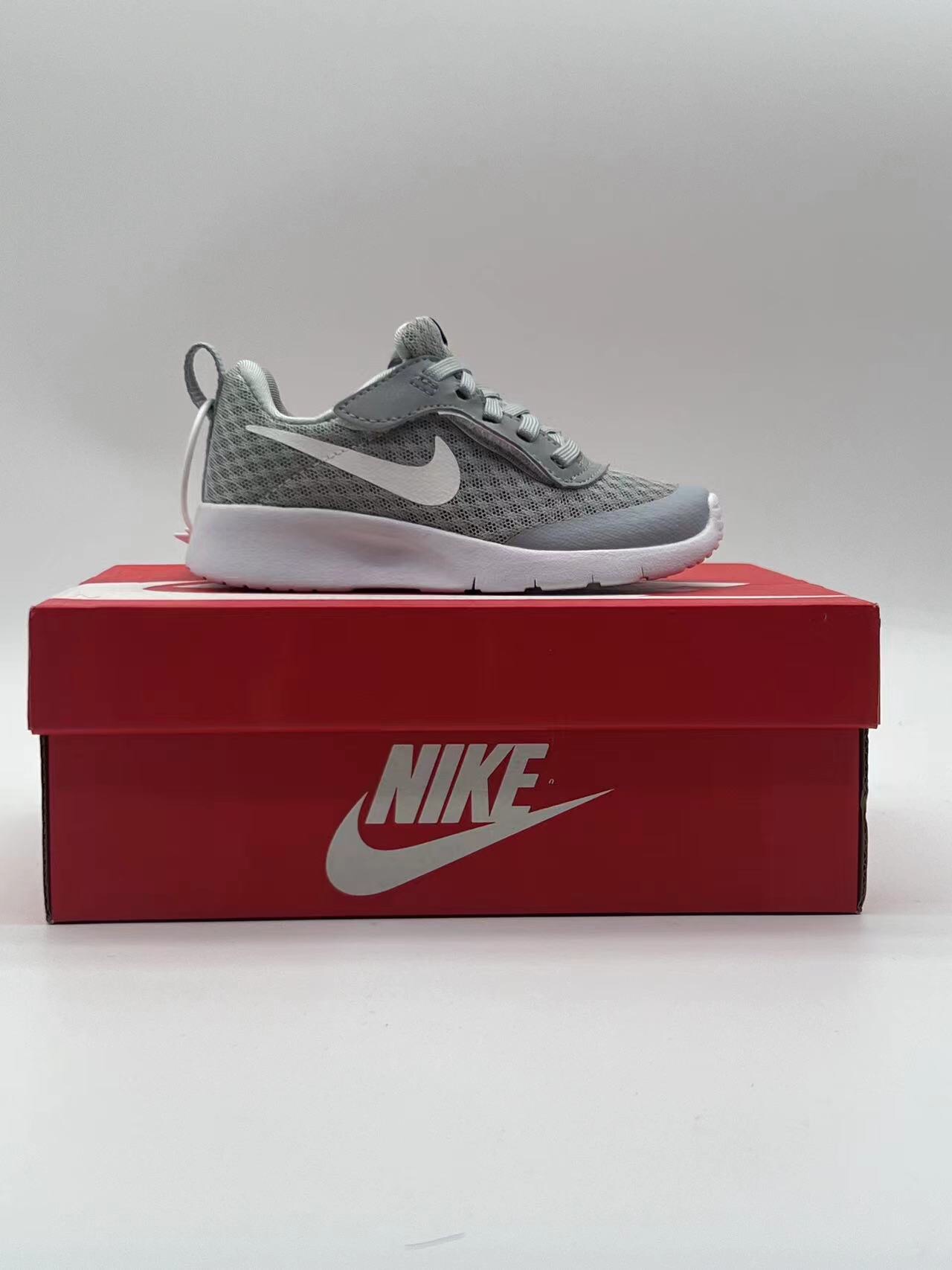 图片[2]-ＮＫ伦敦魔术贴童鞋 轻盈透气 .有颜值 有舒适度.今年的最新系列大底！！扭曲、回弹、各种动作，舒适自如.宝妈们千万不要错过这一款宝宝的好鞋子，好穿透气轻盈评价高👍现在出了童鞋也非常强烈推荐配亲子✌️95085-选品中心