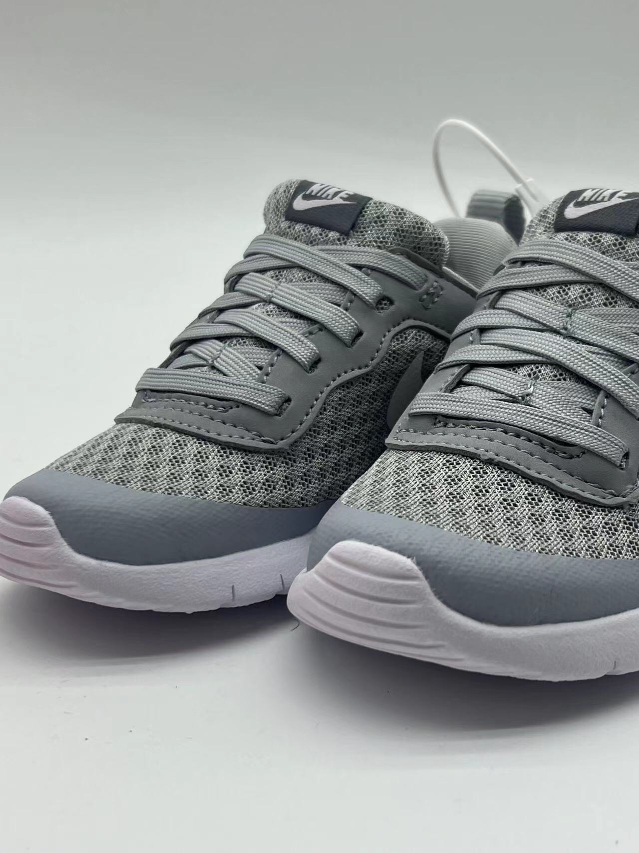 图片[6]-ＮＫ伦敦魔术贴童鞋 轻盈透气 .有颜值 有舒适度.今年的最新系列大底！！扭曲、回弹、各种动作，舒适自如.宝妈们千万不要错过这一款宝宝的好鞋子，好穿透气轻盈评价高👍现在出了童鞋也非常强烈推荐配亲子✌️95085-选品中心