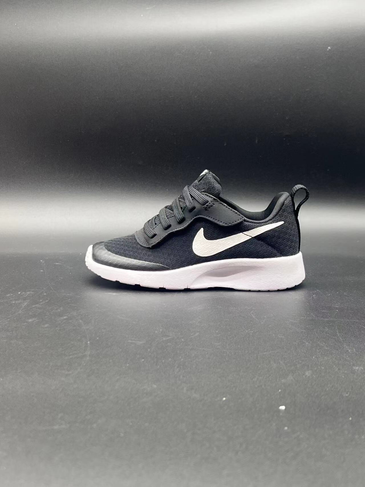 图片[3]-ＮＫ伦敦魔术贴童鞋 轻盈透气 .有颜值 有舒适度.今年的最新系列大底！！扭曲、回弹、各种动作，舒适自如.宝妈们千万不要错过这一款宝宝的好鞋子，好穿透气轻盈评价高👍现在出了童鞋也非常强烈推荐配亲子✌️95085-选品中心