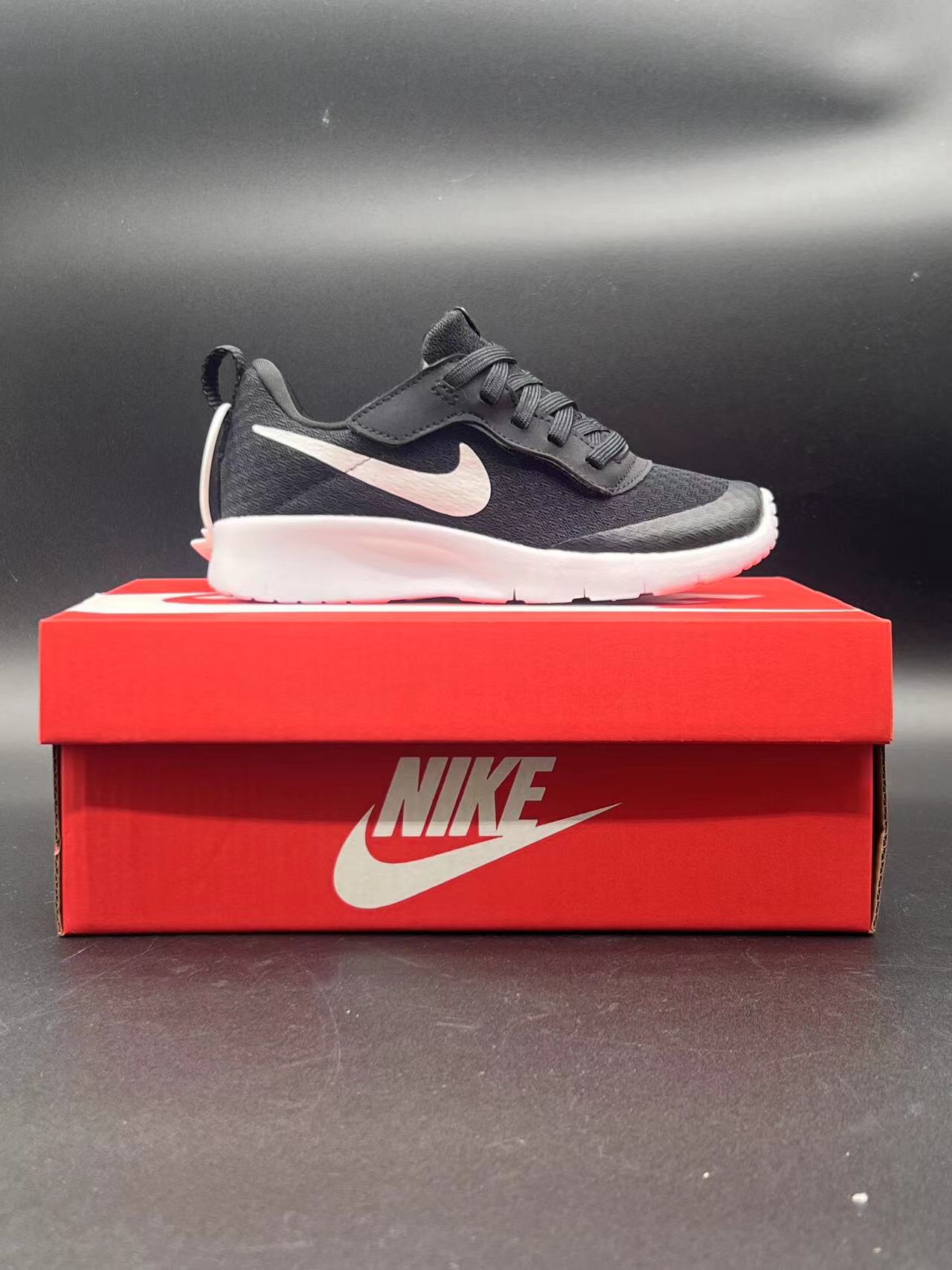 图片[2]-ＮＫ伦敦魔术贴童鞋 轻盈透气 .有颜值 有舒适度.今年的最新系列大底！！扭曲、回弹、各种动作，舒适自如.宝妈们千万不要错过这一款宝宝的好鞋子，好穿透气轻盈评价高👍现在出了童鞋也非常强烈推荐配亲子✌️95085-选品中心