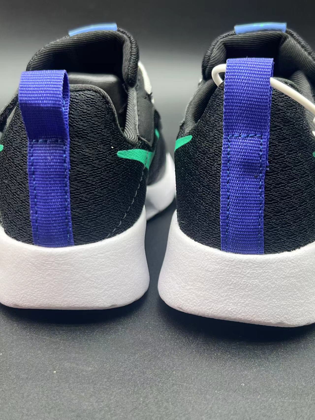 图片[5]-ＮＫ伦敦魔术贴童鞋 轻盈透气 .有颜值 有舒适度.今年的最新系列大底！！扭曲、回弹、各种动作，舒适自如.宝妈们千万不要错过这一款宝宝的好鞋子，好穿透气轻盈评价高👍现在出了童鞋也非常强烈推荐配亲子✌️95085-选品中心