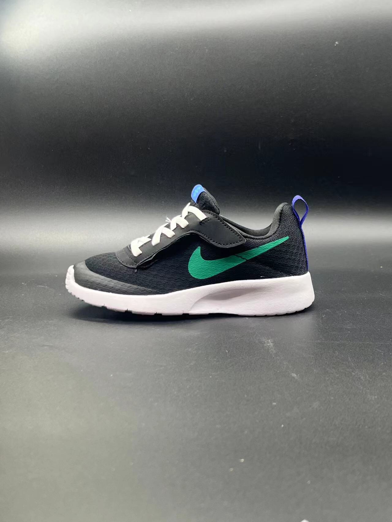 图片[3]-ＮＫ伦敦魔术贴童鞋 轻盈透气 .有颜值 有舒适度.今年的最新系列大底！！扭曲、回弹、各种动作，舒适自如.宝妈们千万不要错过这一款宝宝的好鞋子，好穿透气轻盈评价高👍现在出了童鞋也非常强烈推荐配亲子✌️95085-选品中心