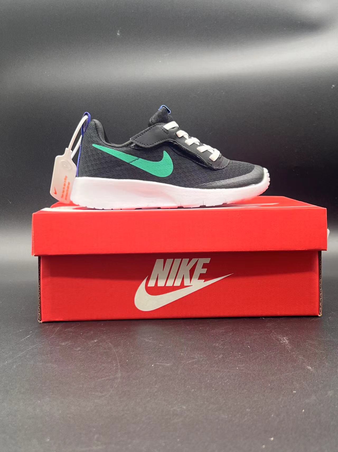 图片[2]-ＮＫ伦敦魔术贴童鞋 轻盈透气 .有颜值 有舒适度.今年的最新系列大底！！扭曲、回弹、各种动作，舒适自如.宝妈们千万不要错过这一款宝宝的好鞋子，好穿透气轻盈评价高👍现在出了童鞋也非常强烈推荐配亲子✌️95085-选品中心