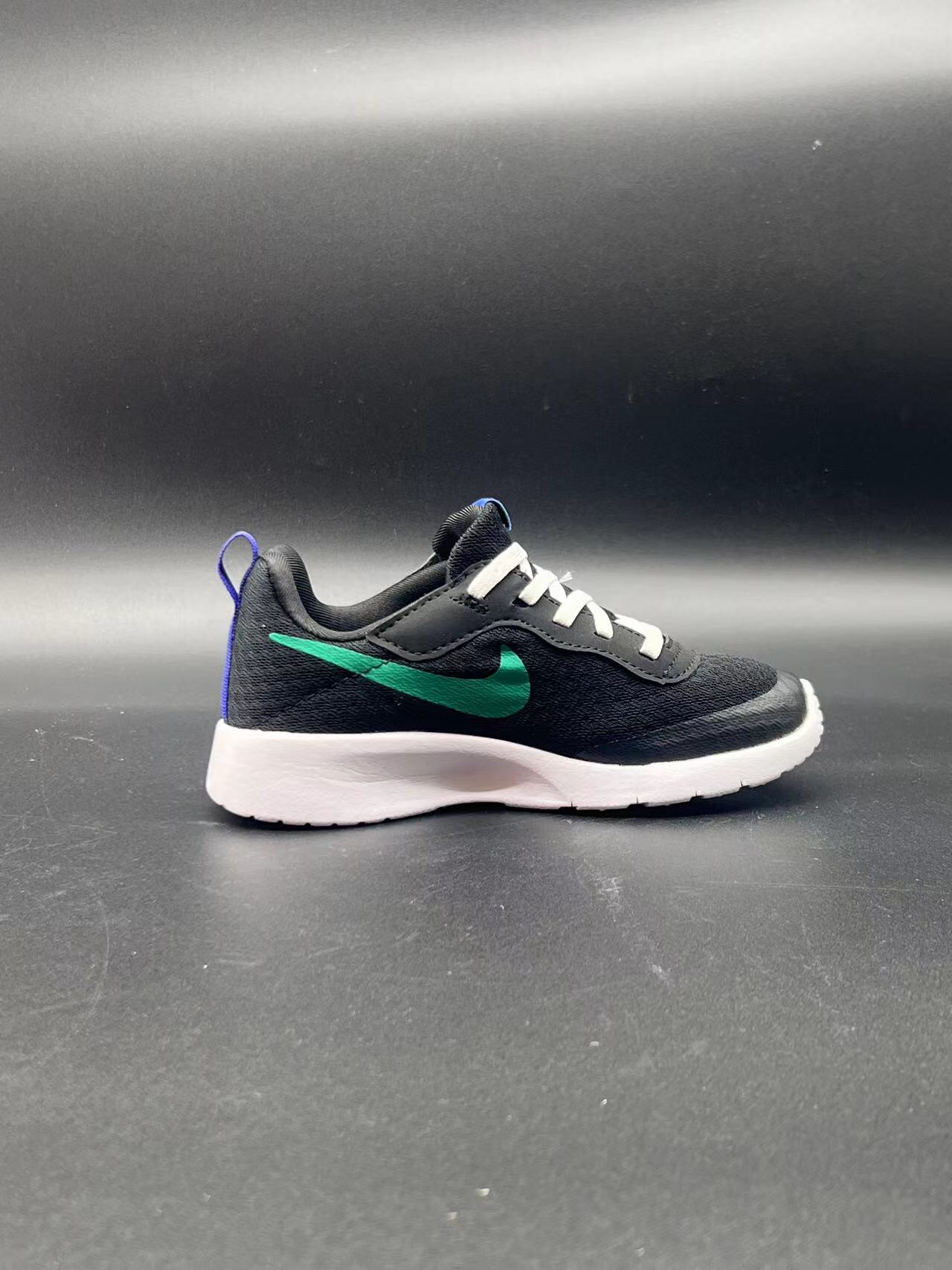 图片[4]-ＮＫ伦敦魔术贴童鞋 轻盈透气 .有颜值 有舒适度.今年的最新系列大底！！扭曲、回弹、各种动作，舒适自如.宝妈们千万不要错过这一款宝宝的好鞋子，好穿透气轻盈评价高👍现在出了童鞋也非常强烈推荐配亲子✌️95085-选品中心