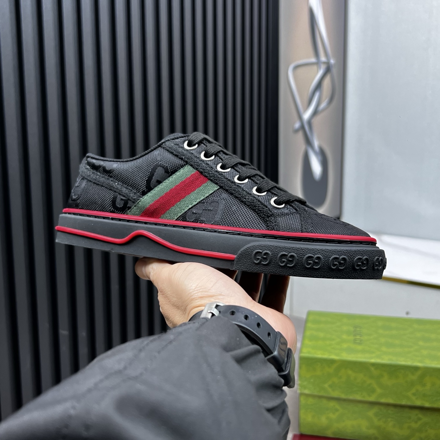 NO:271952,G Home Gucci Tennis 1977 series, couple GG sports canvas shoes!  I bought the original 11 replica, privately polished TPU original outsole, absolutely no inferior rubber sole, pure hand-made pull-up bagging technology, exquisite details, impeccable on the feet, and the flat toe has a retro flavor!  Customized canvas, the pattern is exactly the same!  Classic double G logo The color matching of spring and summer is also very interesting!  Size female 35/39 male 38/44 (female 40, 41, male 45 can be customized), gucci19860909G家 古奇Tennis 1977系列,情侣GG运动帆布鞋！购入原版11复刻,私磨TPU原版大底,绝对不用劣质的橡胶底,纯手工拉帮套包工艺,细节精致,上脚无可挑剔,扁平的鞋头很有复古的味道！定制帆布,连纹路都是一模一样的！经典双G标识 春夏的色彩搭配也非常有趣！Size女35/39 男38/44（女40,41,男45可订做）,,gucci,Men's shoes