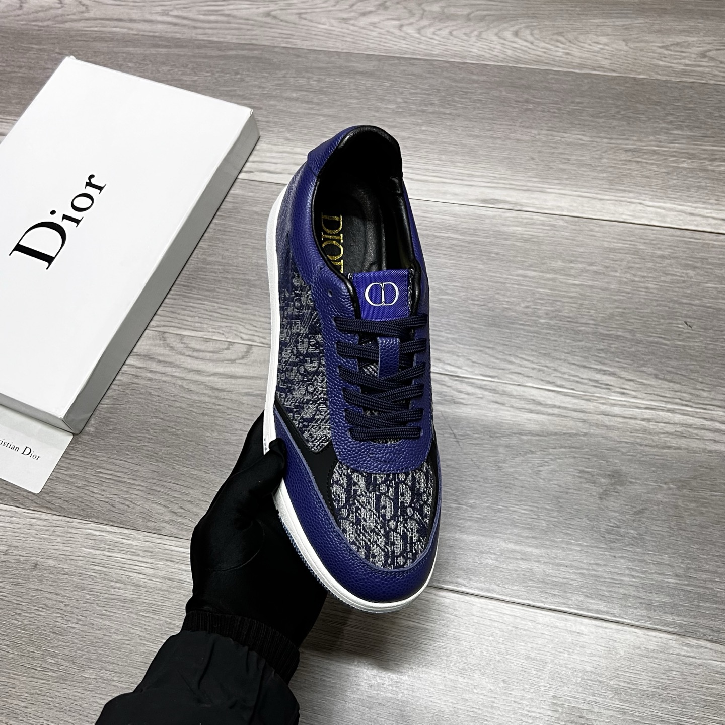 NO:273119,Dior's new casual sneakers, original imported cowhide original fabric, sheepskin lining, high-end 1:1 open mold customization, original outsole, lighter and non-slip. Fashion is trendy and versatile. Exudes a fashionable and casual atmosphere, and fashion is right under the feet. Real-life shooting, three colors are available, 38-44, (45 can be customized without return and exchange),,dior,sneakers,cowhide,sheepskin19860909迪奥新款休闲运动鞋、原版进口牛皮原版布料、羊皮内里,高端1:1开模定制,原版大底,更轻便,防滑.时尚主打潮流,百搭爆款.散发时尚休闲气息,时尚就在脚下.实物拍摄,三色可选,码数38-44,(45可定做不退换),,dior,sneakers,cowhide,sheepskin,Men's shoes