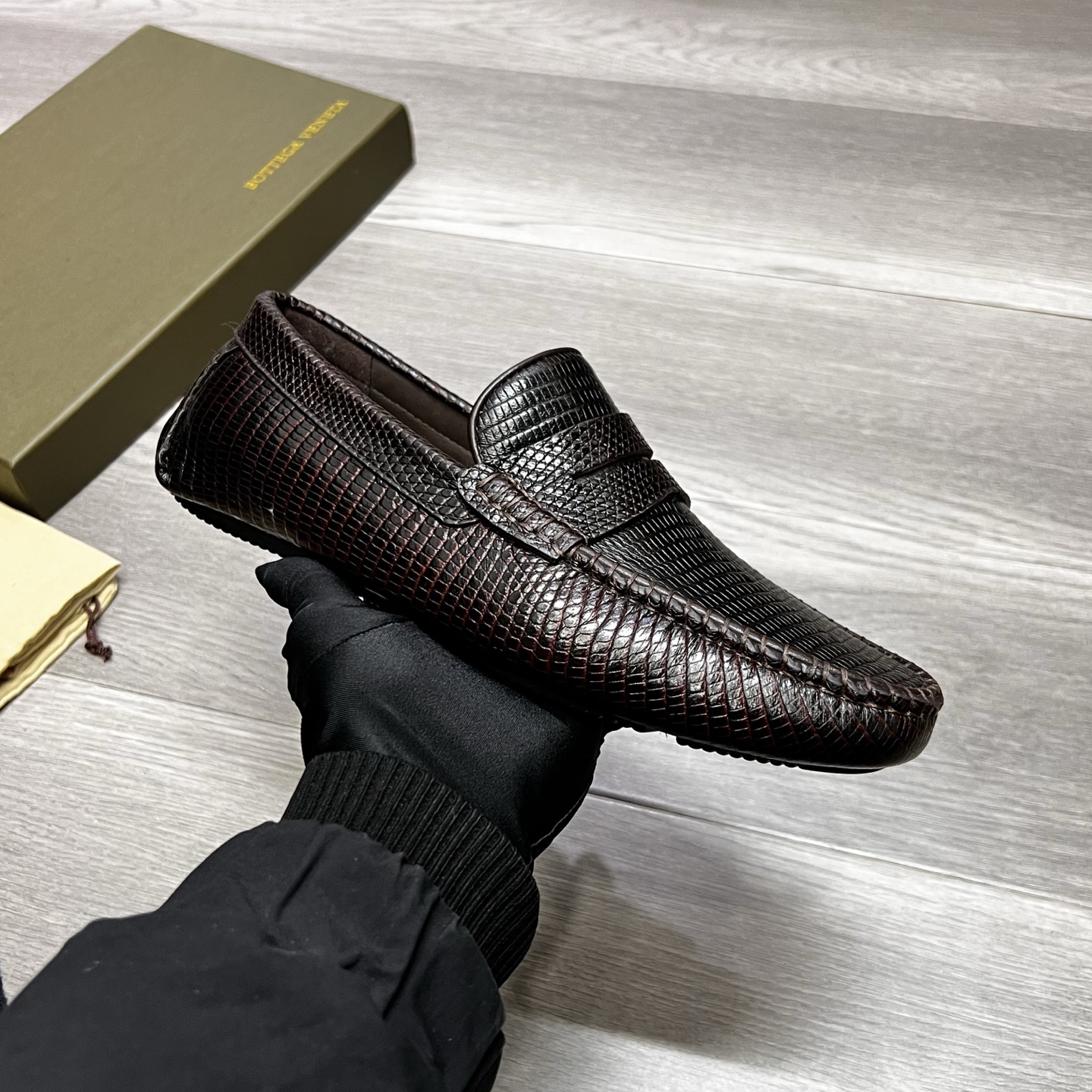 NO:273106,BV pure handmade classic men's beanie shoes driving shoes, footwear, Italian imported cowhide, water dyed cowhide inner lining, original outsole, waterproof platform design, comfortable to wear. Good choice for driving, three colors available, size 38-44, (45 can be customized), bottega veneta, cowhide19860909BV纯手工经典款男士豆豆鞋驾车鞋,套脚鞋,选用意大利进口牛皮,水染牛皮内里,原版大底,防水台设计,上脚舒适.出行驾车好选择,三色可选,码数38-44,（45可定做）,,bottega veneta,cowhide,Men's shoes