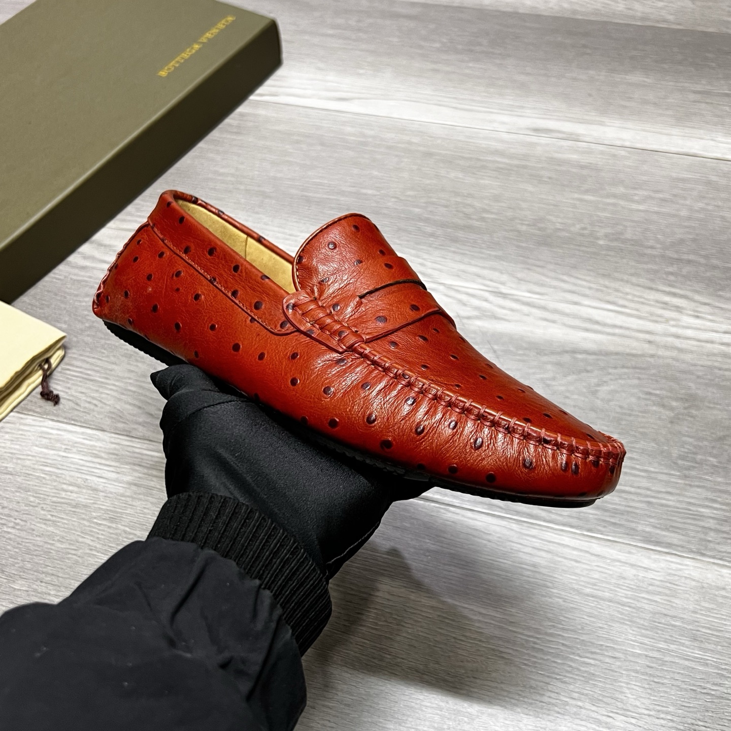 NO:273108,BV pure handmade classic men's beanie shoes driving shoes, footwear, Italian imported cowhide, water dyed cowhide inner lining, original outsole, waterproof platform design, comfortable to wear. Good choice for driving, two colors available, size 38-44, (45 can be customized), bottega veneta, cowhide19860909BV纯手工经典款男士豆豆鞋驾车鞋,套脚鞋,选用意大利进口牛皮,水染牛皮内里,原版大底,防水台设计,上脚舒适.出行驾车好选择,两色可选,码数38-44,（45可定做）,,bottega veneta,cowhide,Men's shoes