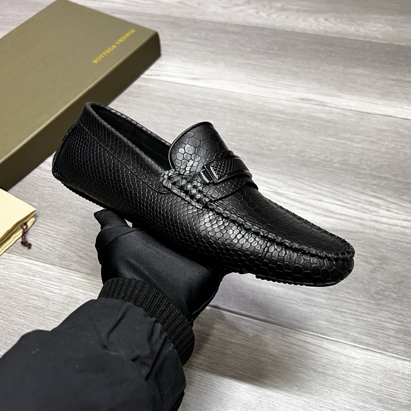 NO:273116,BV pure handmade classic men's beanie shoes driving shoes, footwear, Italian imported cowhide, water dyed cowhide inner lining, original outsole, waterproof platform design, comfortable to wear. Good choice for driving, monochrome selection, size 38-44, (45 can be customized), bottega veneta, cowhide19860909BV纯手工经典款男士豆豆鞋驾车鞋,套脚鞋,选用意大利进口牛皮,水染牛皮内里,原版大底,防水台设计,上脚舒适.出行驾车好选择,单色可选,码数38-44,（45可定做）,,bottega veneta,cowhide,Men's shoes