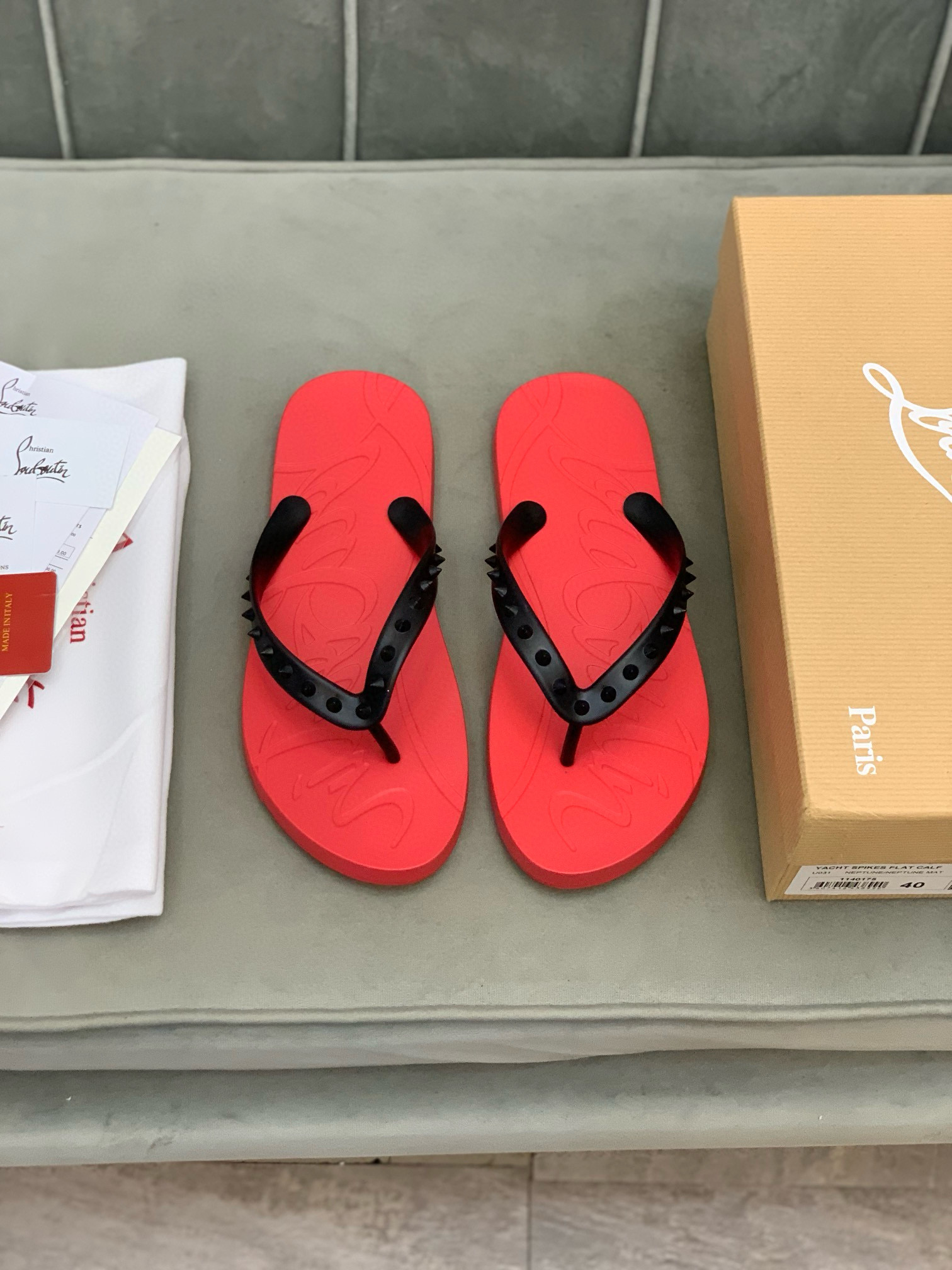 NO:280664,Factory Price: Product trademark CL red sole shoes *