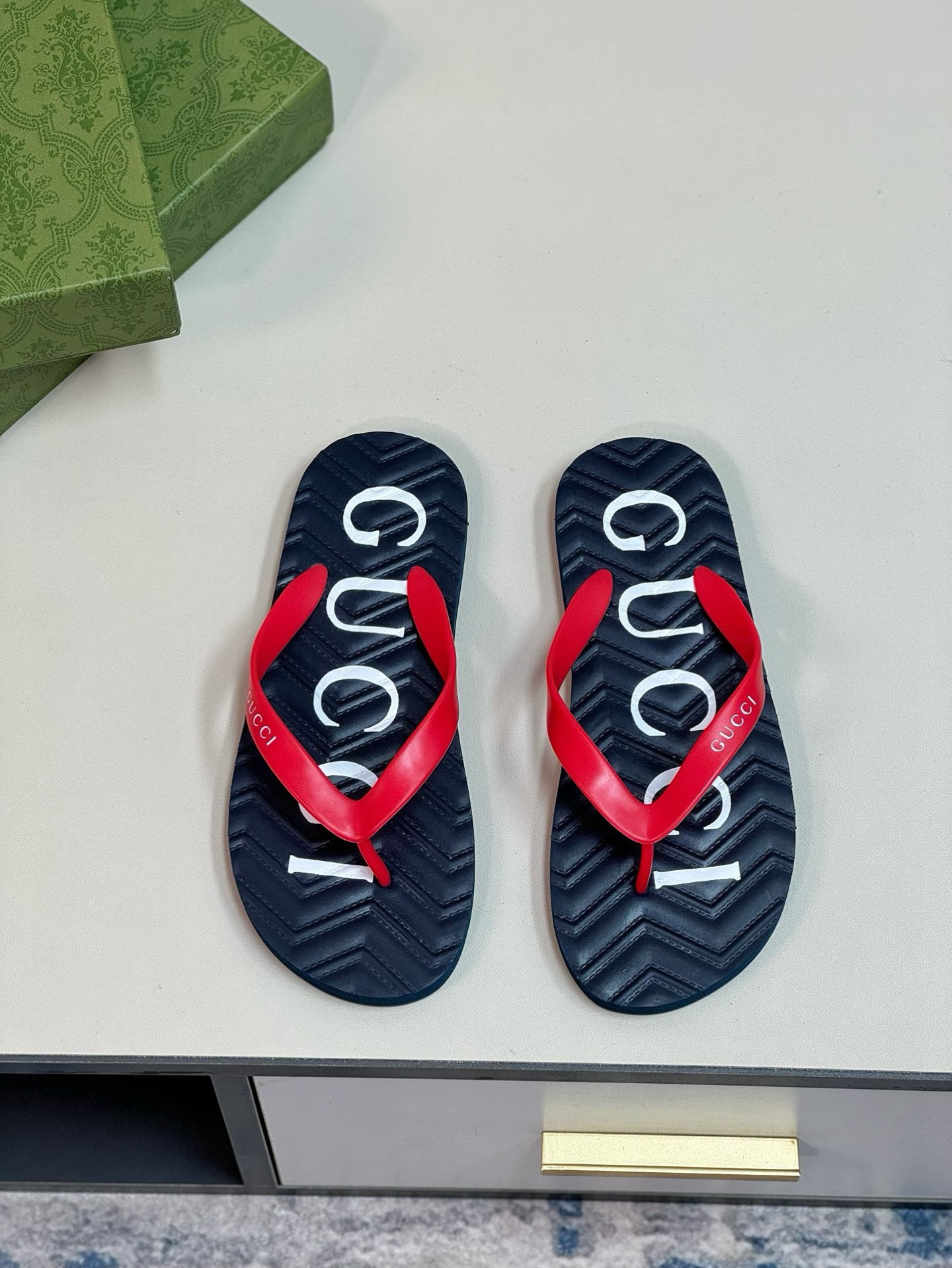 NO:354380,:【GUCC】Size38-45 G family series classic men's slippers, high-end quality, original material OEM, fine workmanship, original factory configuration, imported original outsole is super light and comfortable!  Summer essentials, gucci, gucci, gucci, slippers19860909:【 GUCC】Size38-45 G家系列经典男士拖鞋,高端精品,原版材质代工制作,精细做工,原厂配置,进口原版大底超级轻便舒适！夏季必备款,,gucci,gucci,slippers,Men's shoes