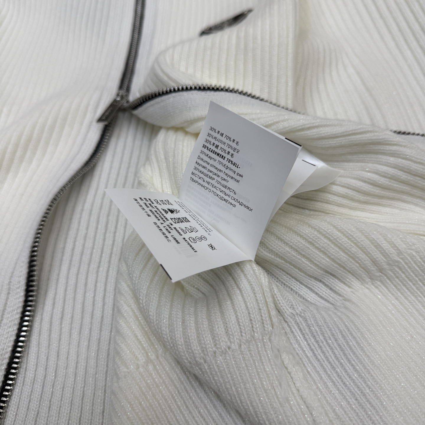 25冬季PRAD*女装新款，🆕定制羊绒金线纱，厚实立领双拉链头三角牌潮款版型开衫长袖🌟 灰色/红色/白色