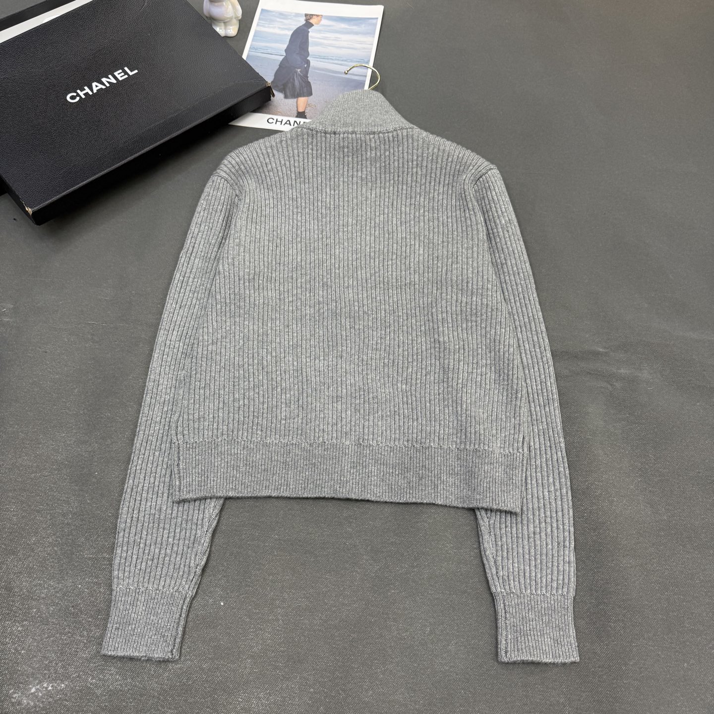 25冬季PRAD*女装新款，🆕定制羊绒金线纱，厚实立领双拉链头三角牌潮款版型开衫长袖🌟 灰色/红色/白色