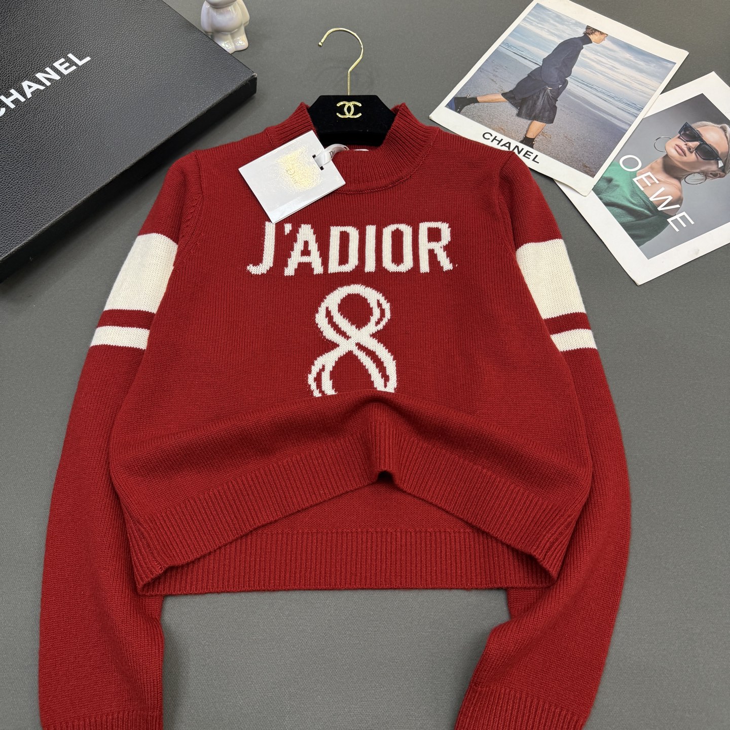 25冬季迪奥女装新款🆕圣诞🎄新年款 亲肤厚实羊绒，小立领经典幸运8图案气质时尚百搭长袖 1️⃣色红色尺码