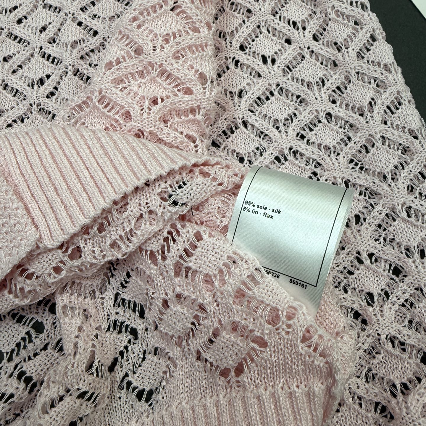 26春夏Dio*女装新款🆕顶级品质亲肤绢丝麻，透气舒适，网眼镂空圆领气质小蜜蜂百搭开衫长袖 粉红/米白/