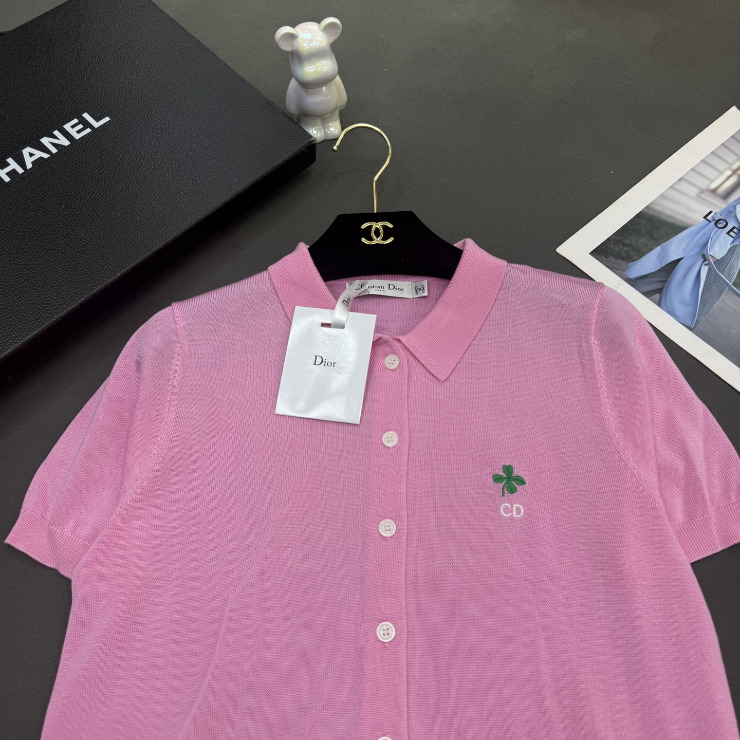 26春夏Dio*女装新款🆕顶级品质亲肤100%绢丝，小翻领刺绣四叶草CD修身版型，气质通勤百搭小开衫短袖