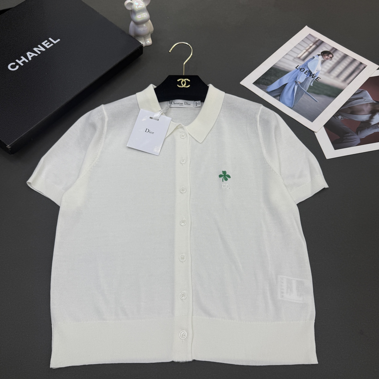 26春夏Dio*女装新款🆕顶级品质亲肤100%绢丝，小翻领刺绣四叶草CD修身版型，气质通勤百搭小开衫短袖