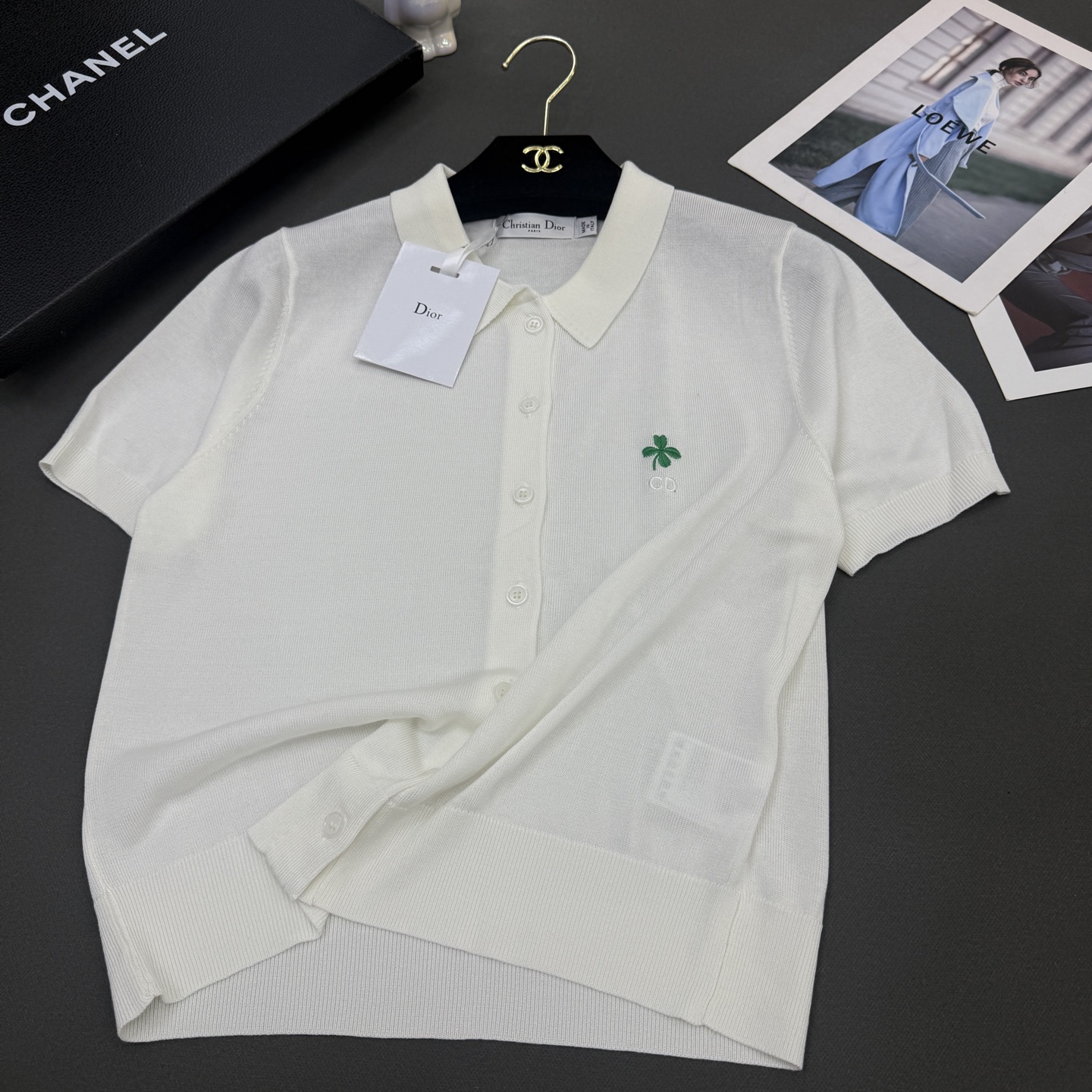 26春夏Dio*女装新款🆕顶级品质亲肤100%绢丝，小翻领刺绣四叶草CD修身版型，气质通勤百搭小开衫短袖