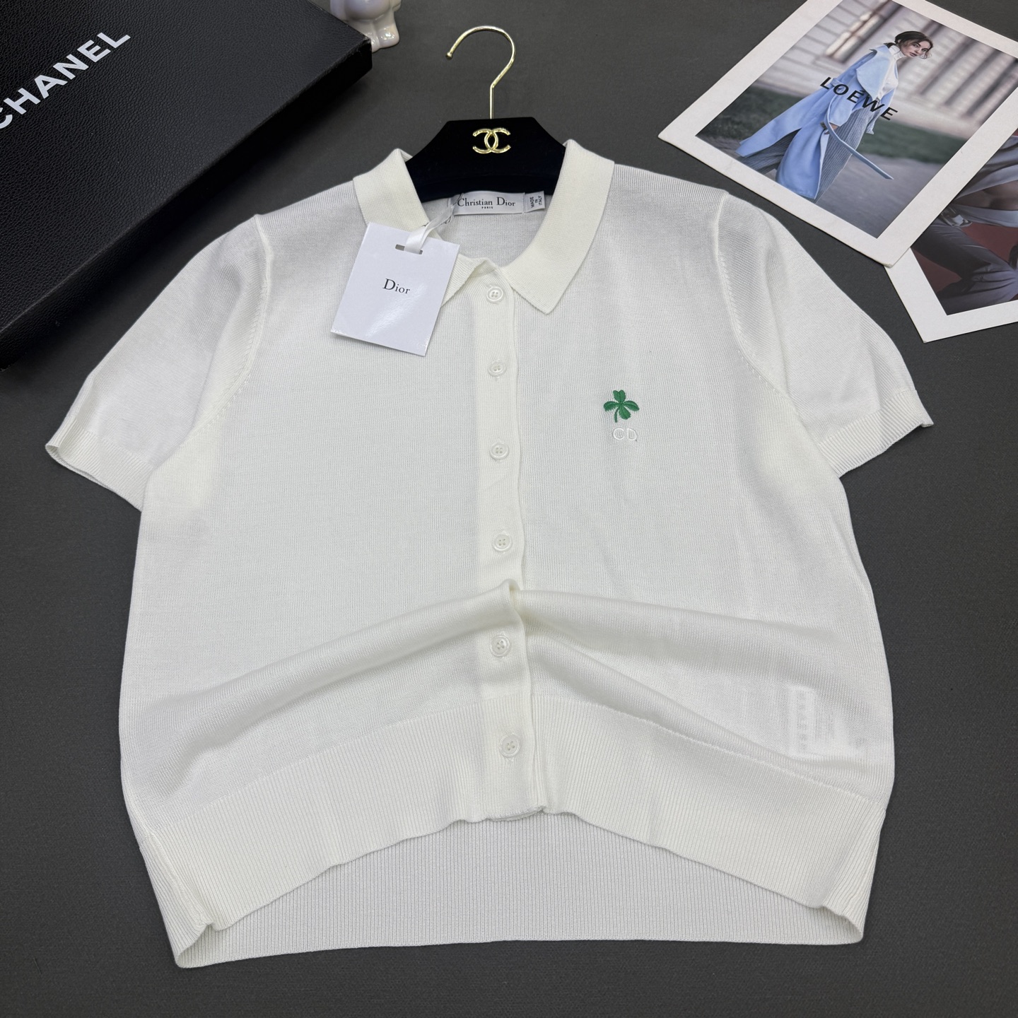 26春夏Dio*女装新款🆕顶级品质亲肤100%绢丝，小翻领刺绣四叶草CD修身版型，气质通勤百搭小开衫短袖