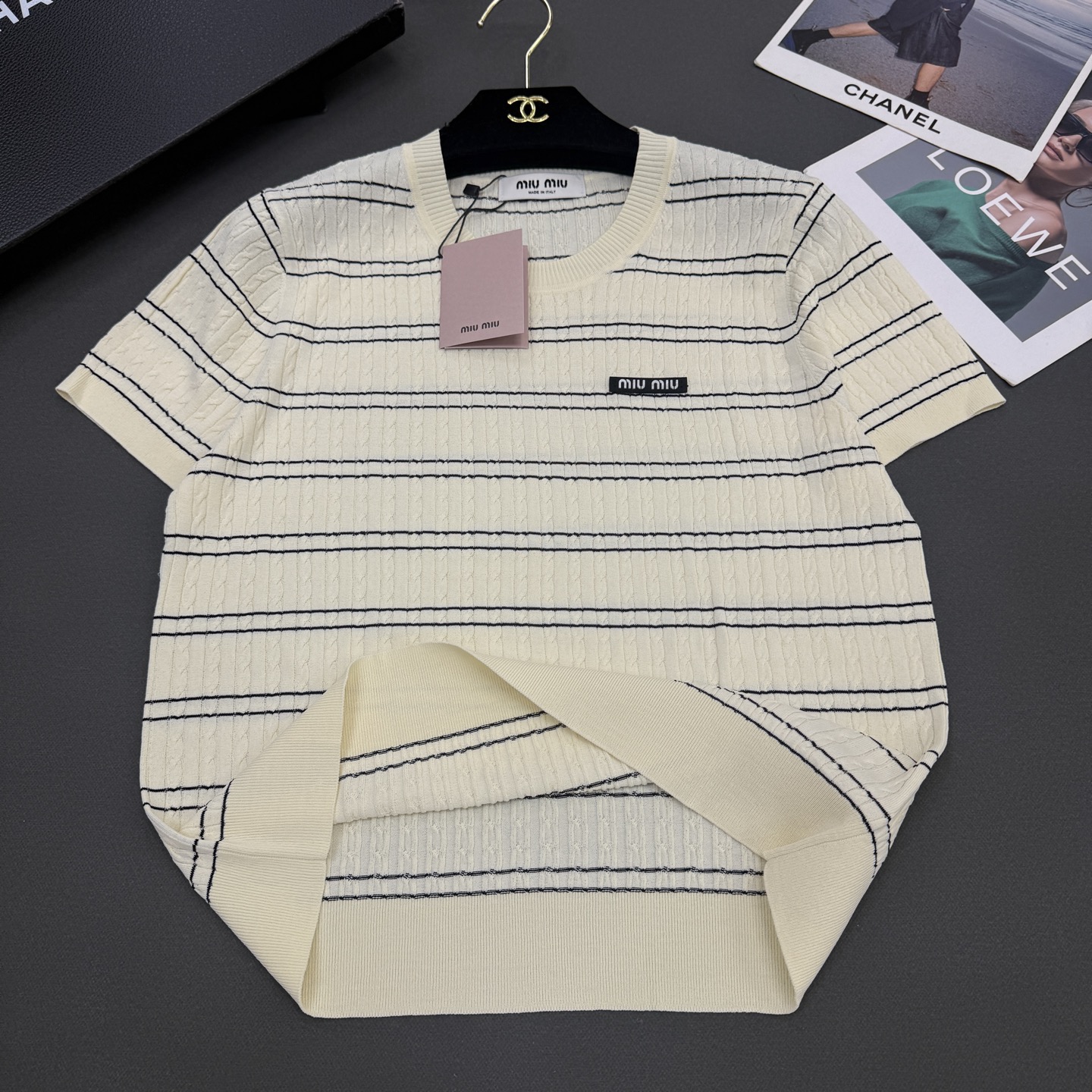 26春夏miumi*女装新款🆕亲肤绢丝棉弹力条纹，不挑身材，气质百搭短袖 黄色/米白/蓝色3️⃣色尺码s