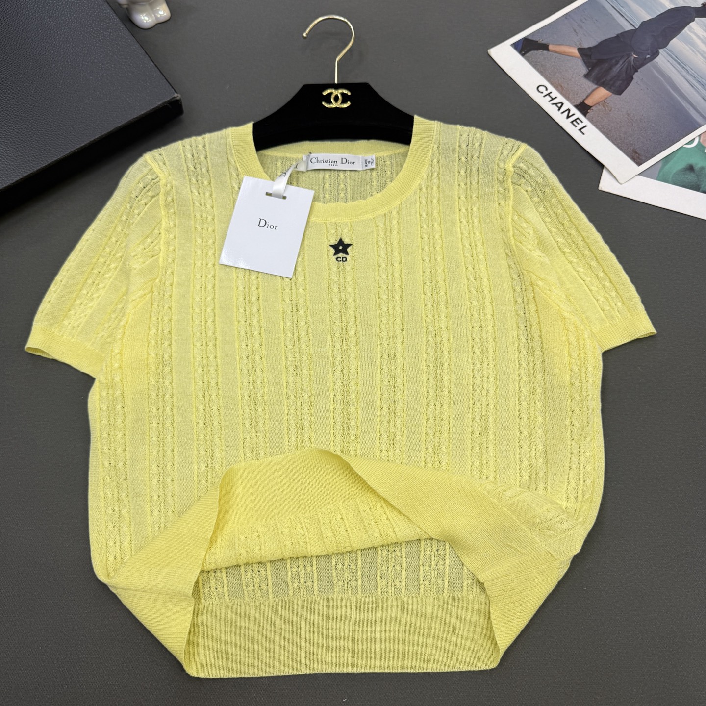 26春夏Dio*女装新款🆕顶级品质，舒服透气绢丝棉，弹力修身五角星气质百搭短袖 粉红/黄色/蓝色三色 尺