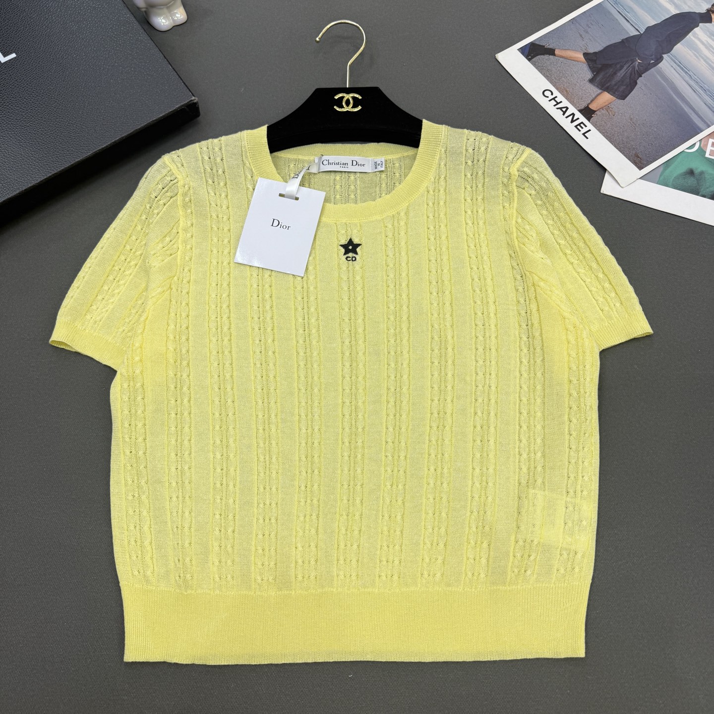 26春夏Dio*女装新款🆕顶级品质，舒服透气绢丝棉，弹力修身五角星气质百搭短袖 粉红/黄色/蓝色三色 尺