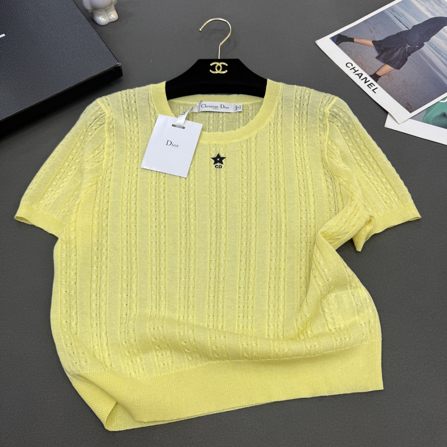 26春夏Dio*女装新款🆕顶级品质，舒服透气绢丝棉，弹力修身五角星气质百搭短袖 粉红/黄色/蓝色三色 尺