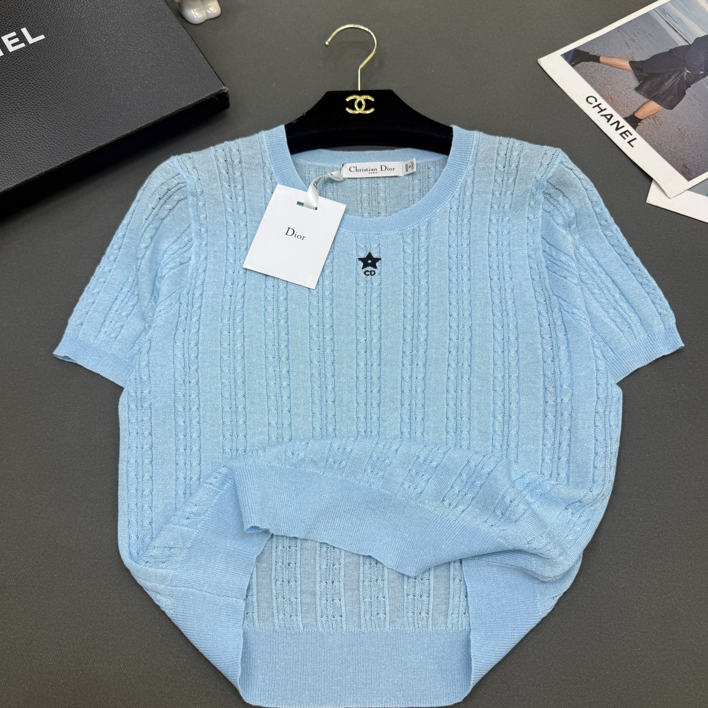 26春夏Dio*女装新款🆕顶级品质，舒服透气绢丝棉，弹力修身五角星气质百搭短袖 粉红/黄色/蓝色三色 尺