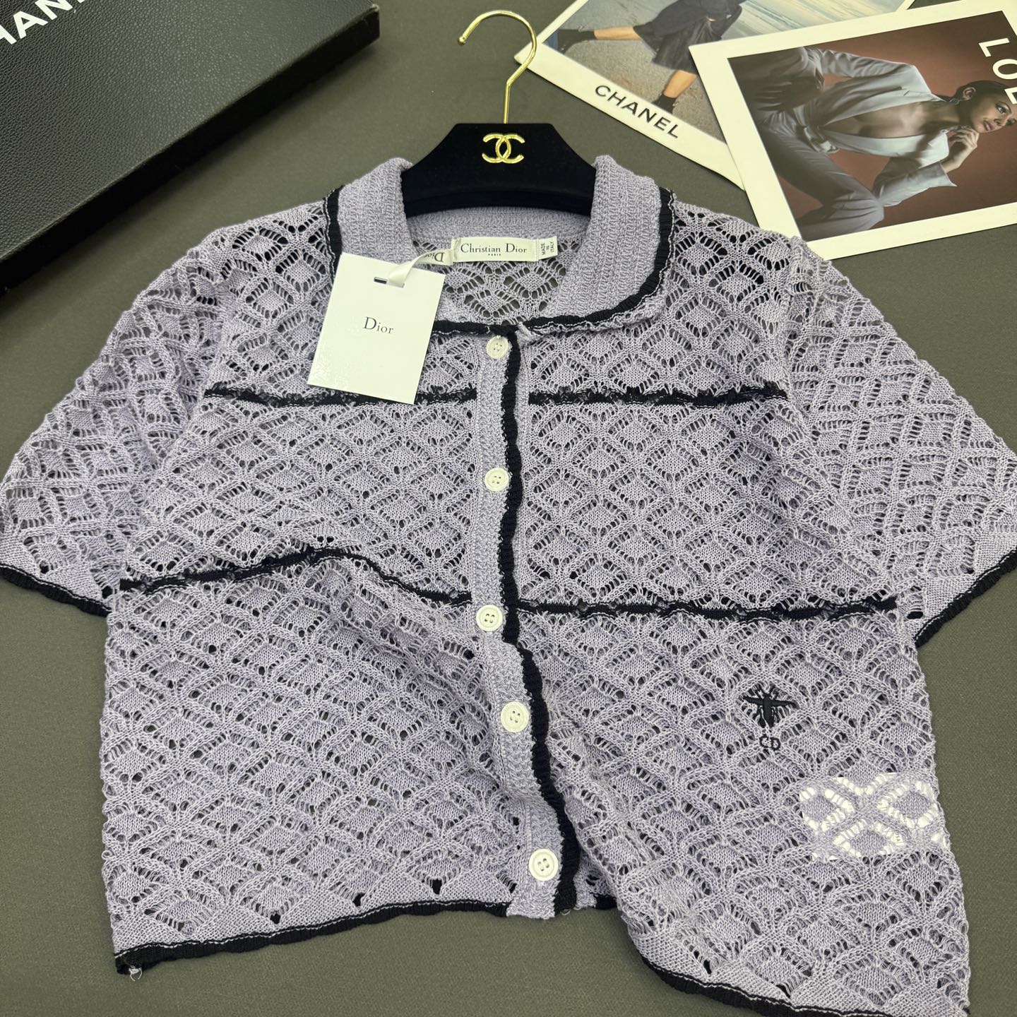 26夏季Dio*女装新款🆕亲肤丝麻透气舒适，翻领花边蕾丝镂空针法小蜜蜂气质百搭小开衫短袖 紫色/米白/黑