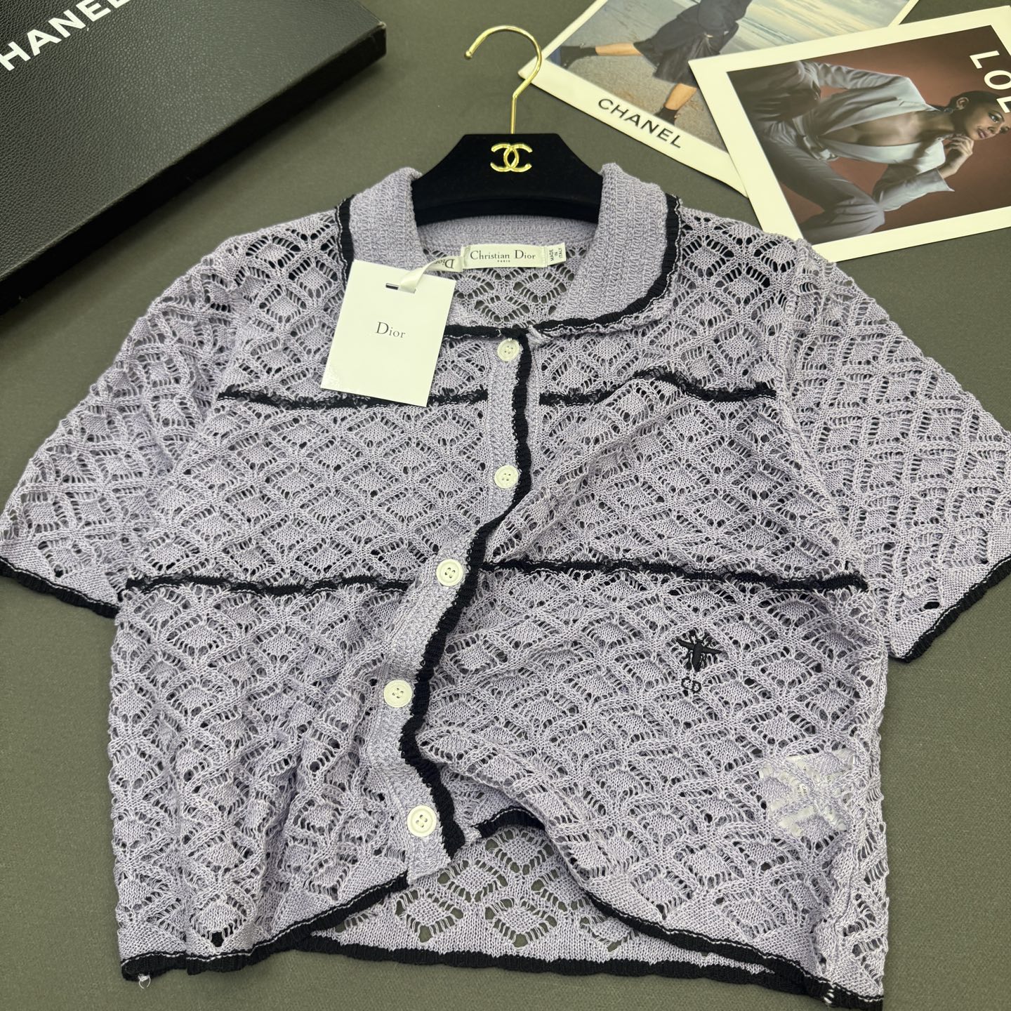 26夏季Dio*女装新款🆕亲肤丝麻透气舒适，翻领花边蕾丝镂空针法小蜜蜂气质百搭小开衫短袖 紫色/米白/黑