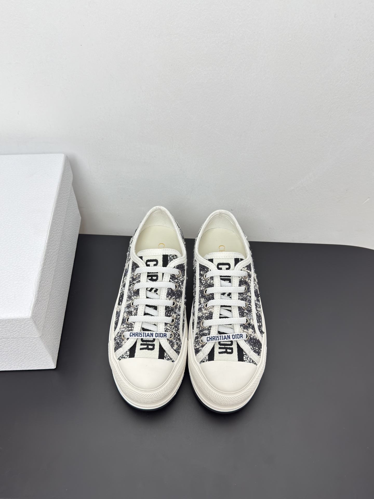 NO:224734,Dio…r ss25 new arrival~ cd 25 spring and summer thick-soled shoes, the classic style is matched with novel and meaningful embroidery patterns, making every new color look new!  * Body cotton, tech fabric * Lining sheepskin * Brand details for tongue, soles and laces * EVA sole is decorated with Christian Dior lucky star symbol size 35-40, casual shoes/sports shoes, dior, sneakers, sheepskin19860909批 Dio…r ss25 new arrival～ cd 25春夏 厚底鞋新品,经典版型搭配新颖且富含寓意的刺绣图案,让每个新色都焕发新意！ * 主体棉,科技面料 * 里料羊皮革 * 鞋舌、鞋底和鞋带饰有品牌特色细节 * EVA 鞋底饰以 Christian Dior 的幸运星符号 size 35-40,休闲鞋/运动鞋,dior,sneakers,sheepskin,Women's Shoes